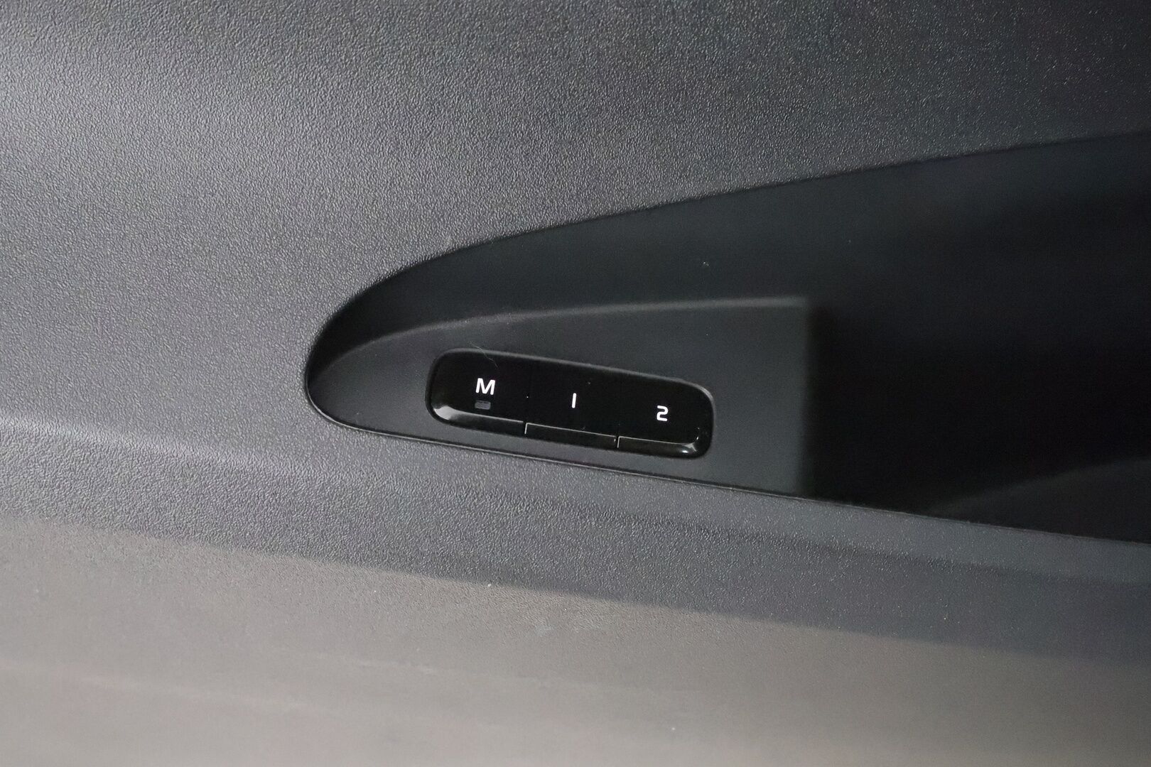 Polestar 2 2023 Long Range Dual Motor Performance, 350kW * H&K / Lasikatto / Koukku / ILP / ACC / LED / 360 / Sportpenkki Muistilla * - 1-om Suomi-auto / Akku kuntotarkastettu SoH 96.2% / 2x Latauskaapelit / Kahdet renkaat aluvanteilla / Merkkihuollettu