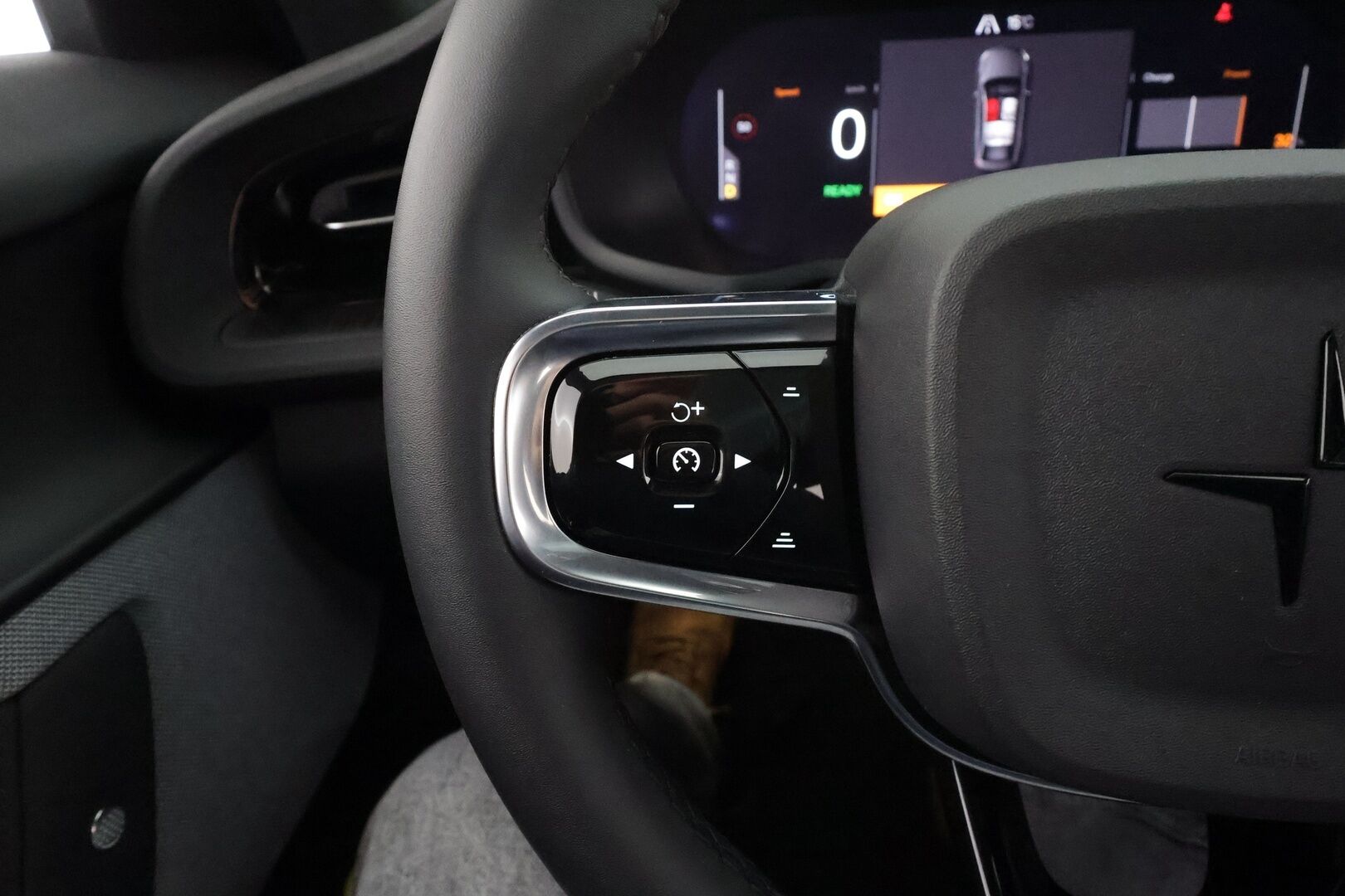 Polestar 2 2023 Long Range Dual Motor Performance, 350kW * H&K / Lasikatto / Koukku / ILP / ACC / LED / 360 / Sportpenkki Muistilla * - 1-om Suomi-auto / Akku kuntotarkastettu SoH 96.2% / 2x Latauskaapelit / Kahdet renkaat aluvanteilla / Merkkihuollettu