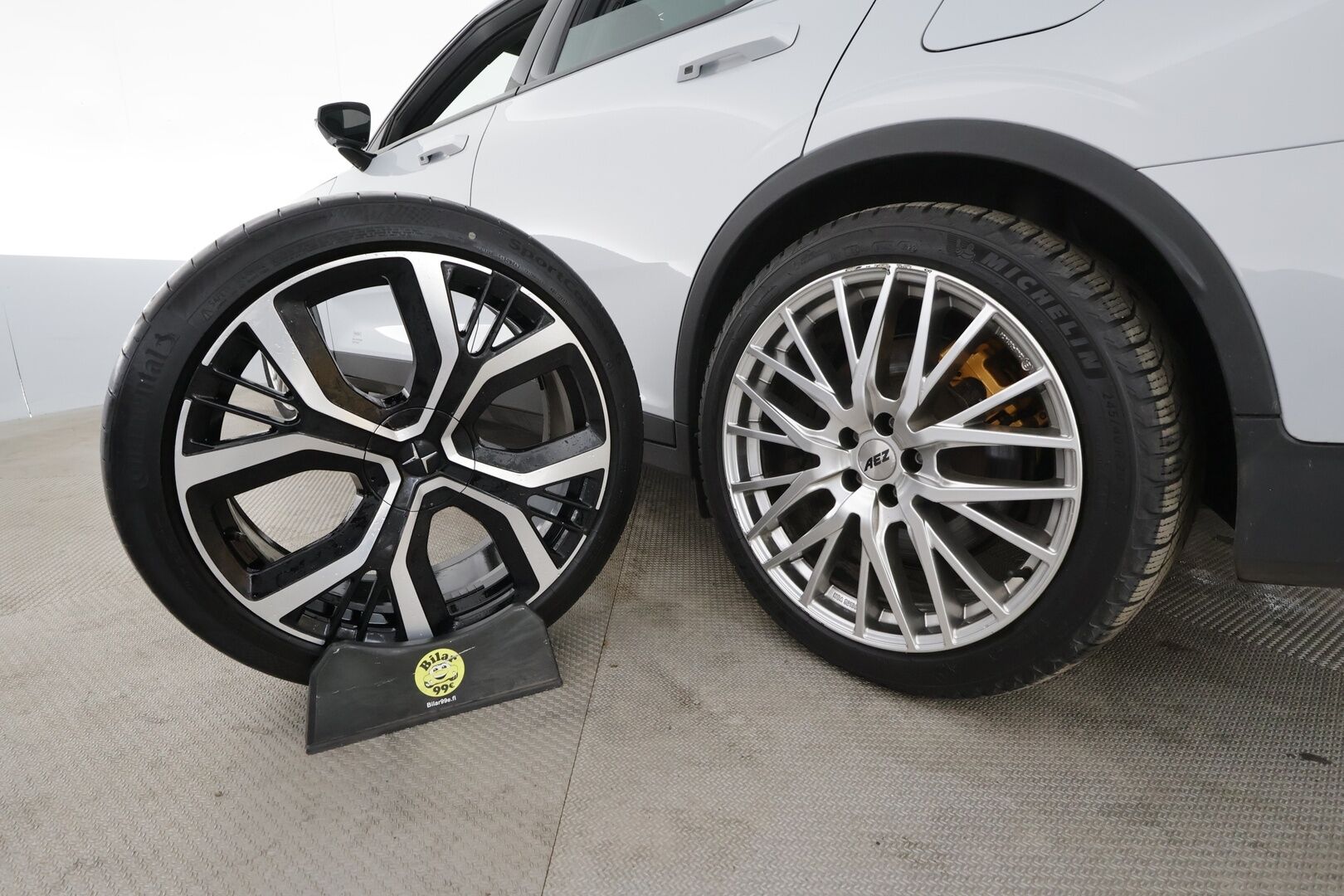 Polestar 2 2023 Long Range Dual Motor Performance, 350kW * H&K / Lasikatto / Koukku / ILP / ACC / LED / 360 / Sportpenkki Muistilla * - 1-om Suomi-auto / Akku kuntotarkastettu SoH 96.2% / 2x Latauskaapelit / Kahdet renkaat aluvanteilla / Merkkihuollettu