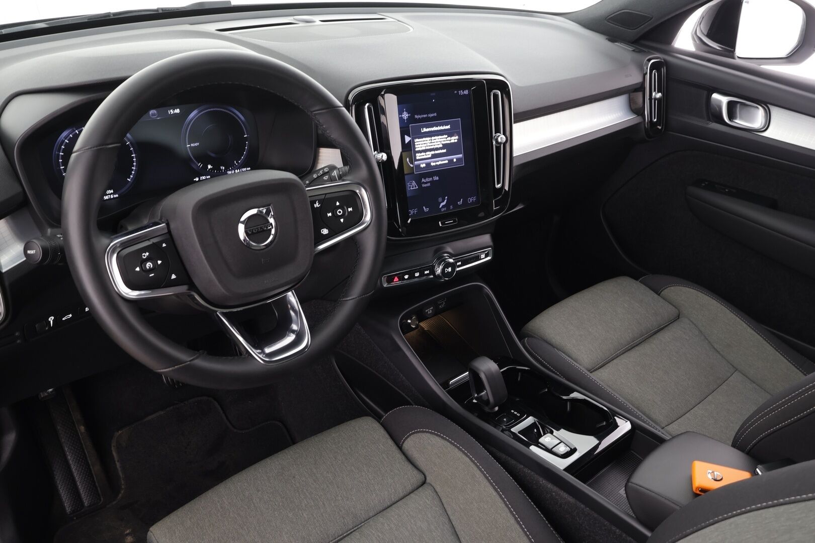 Volvo XC40 2023 T5 TwE Plus Bright aut * Pilot assist / Lisälämmitin / Muistipenkki / Koukku / Keyless / P.kamera / Apple&Android* - 1.Om Suomi-auto / Kahdet Renkaat / 2x Lataus / Kahdet Renkaat