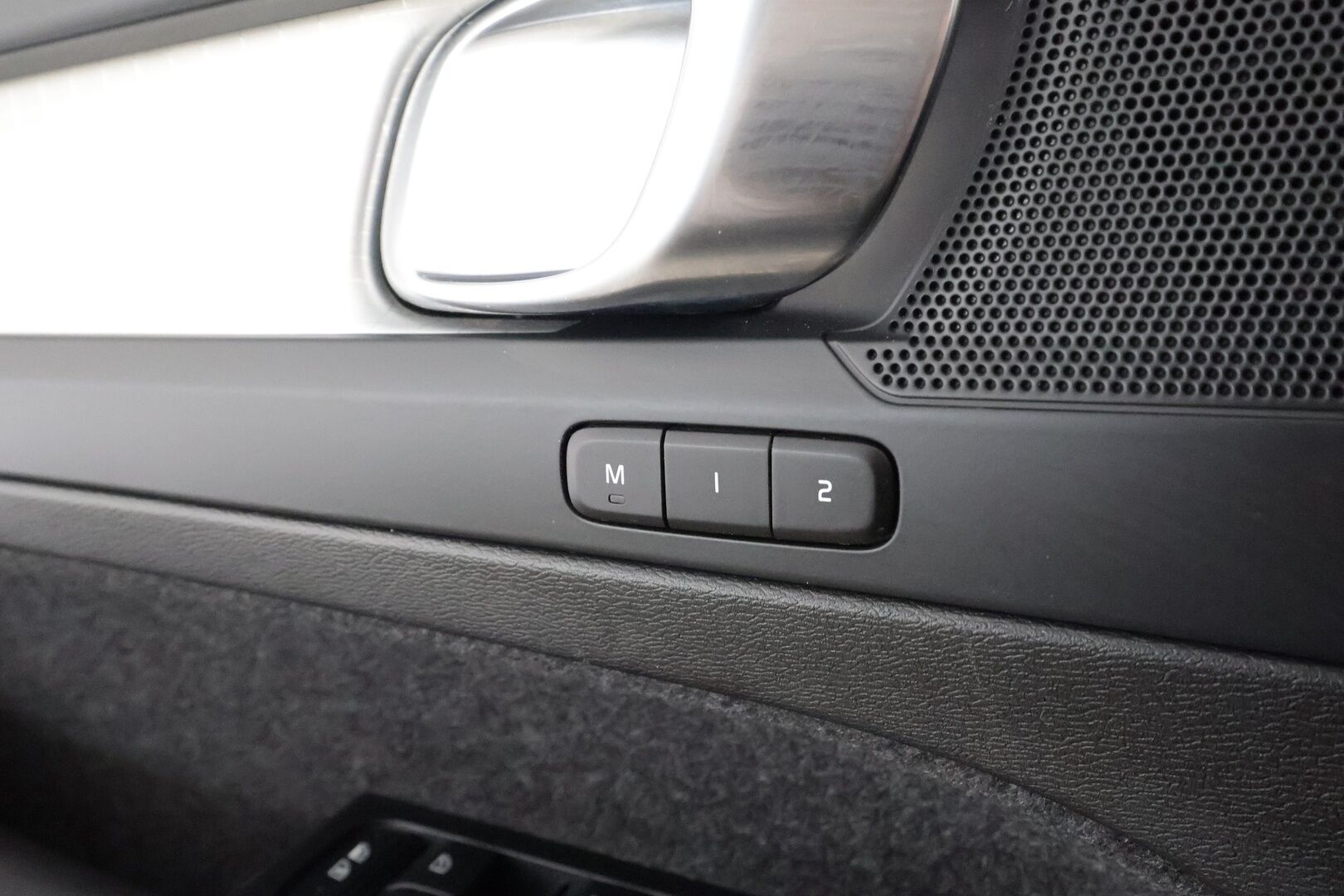 Volvo XC40 2023 T5 TwE Plus Bright aut. - 1-om | Suomi-auto | Pilot assist / Lisälämmitin / Muistipenkki / Koukku / Keyless / P.kamera / Apple&Android