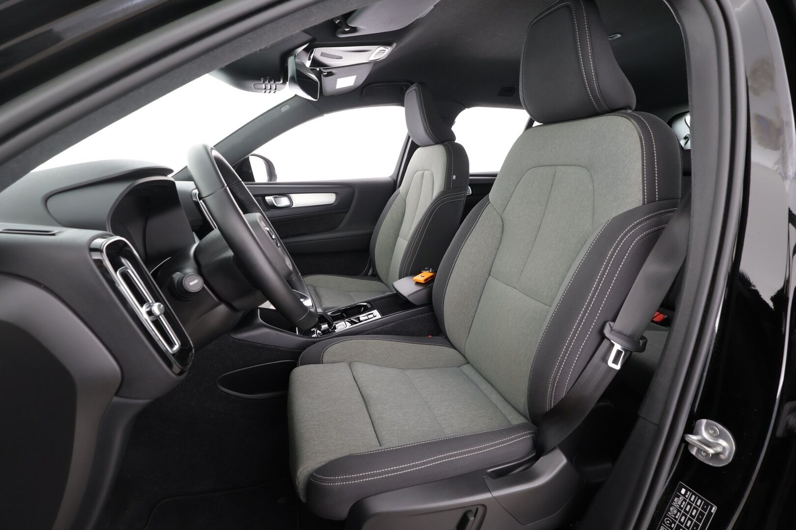 Volvo XC40 2023 T5 TwE Plus Bright aut * Pilot assist / Lisälämmitin / Muistipenkki / Koukku / Keyless / P.kamera / Apple&Android* - 1.Om Suomi-auto / Kahdet Renkaat / 2x Lataus / Kahdet Renkaat - HULLUT AVAJAISHULINAT KORKOTARJOUS 3,29 %