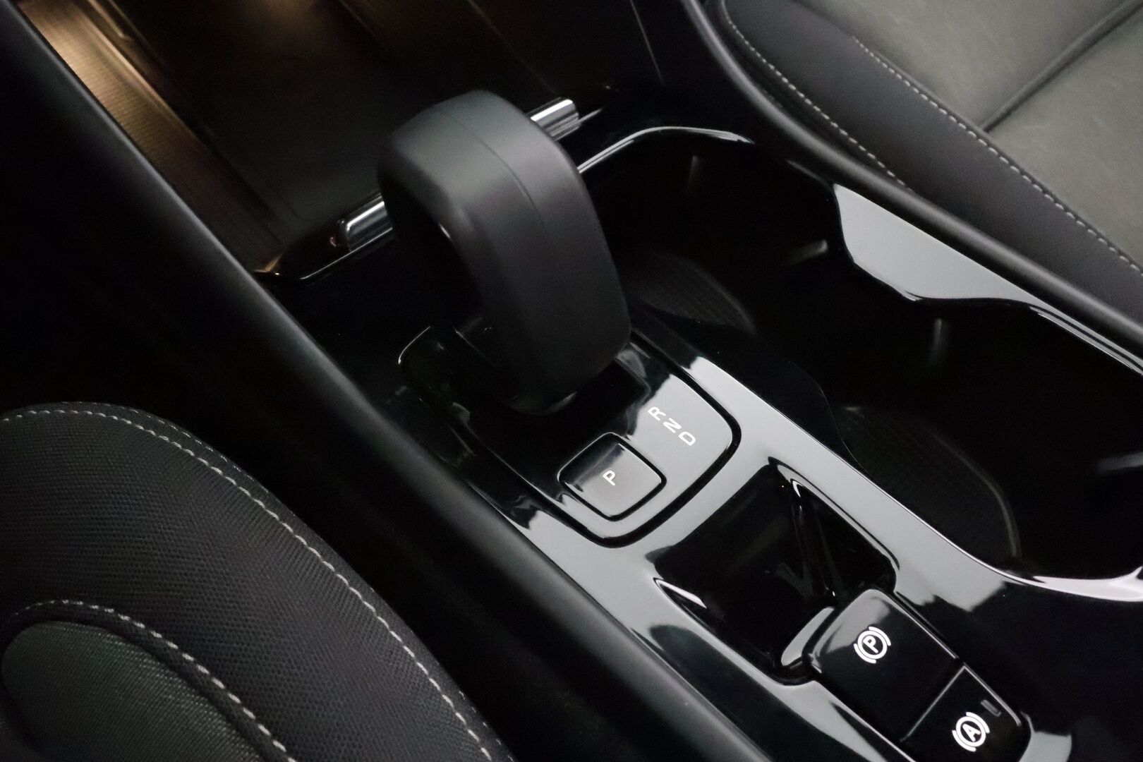 Volvo XC40 2023 T5 TwE Plus Bright aut. - 1-om | Suomi-auto | Pilot assist / Lisälämmitin / Muistipenkki / Koukku / Keyless / P.kamera / Apple&Android