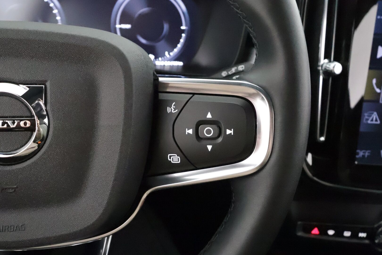 Volvo XC40 2023 T5 TwE Plus Bright aut. - 1-om | Suomi-auto | Pilot assist / Lisälämmitin / Muistipenkki / Koukku / Keyless / P.kamera / Apple&Android