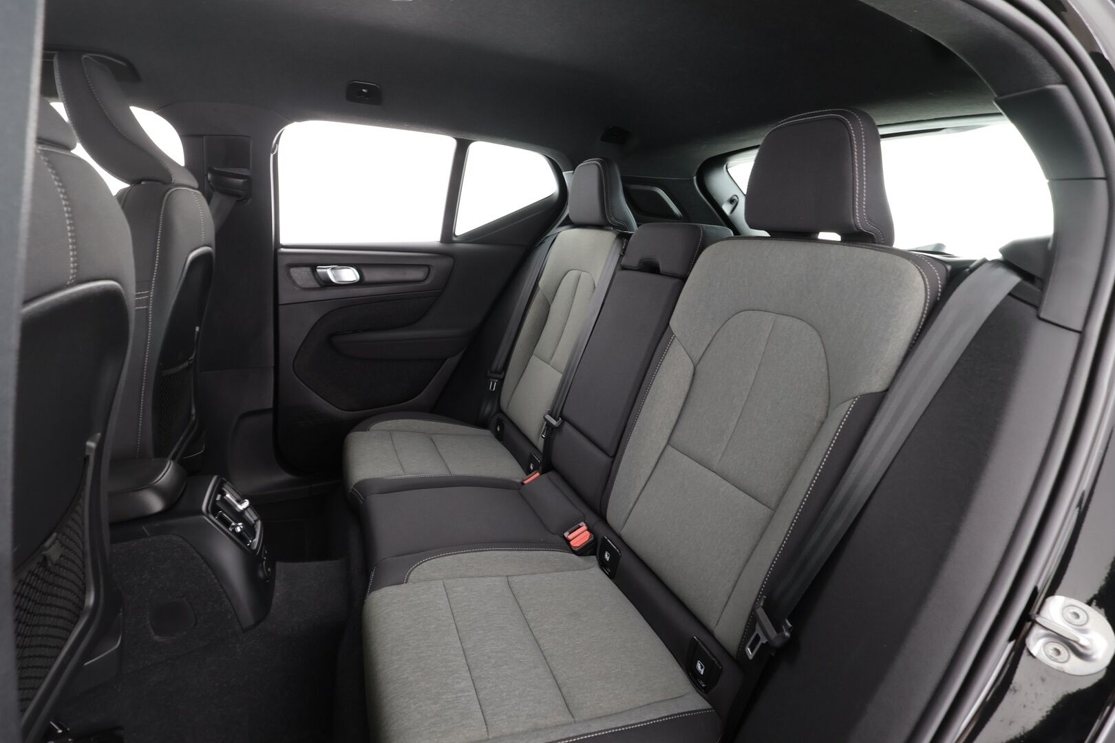 Volvo XC40 2023 T5 TwE Plus Bright aut * Pilot assist / Lisälämmitin / Muistipenkki / Koukku / Keyless / P.kamera / Apple&Android* - 1.Om Suomi-auto / Kahdet Renkaat / 2x Lataus / Kahdet Renkaat