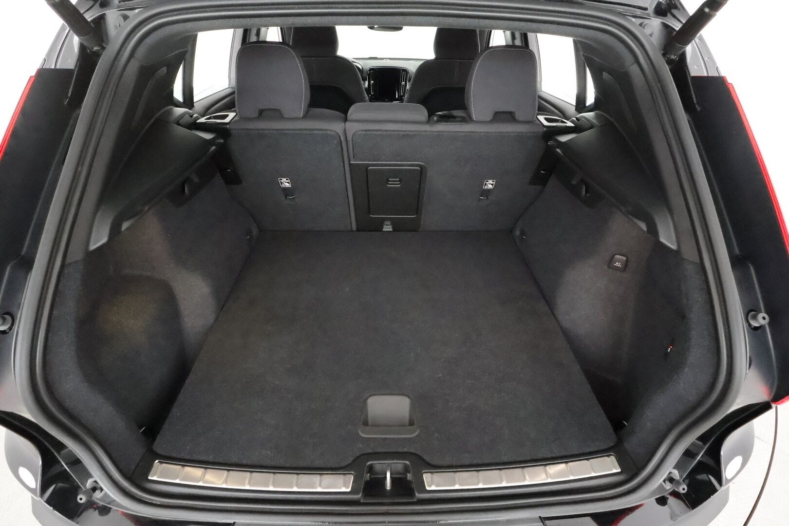 Volvo XC40 2023 T5 TwE Plus Bright aut. - 1-om | Suomi-auto | Pilot assist / Lisälämmitin / Muistipenkki / Koukku / Keyless / P.kamera / Apple&Android