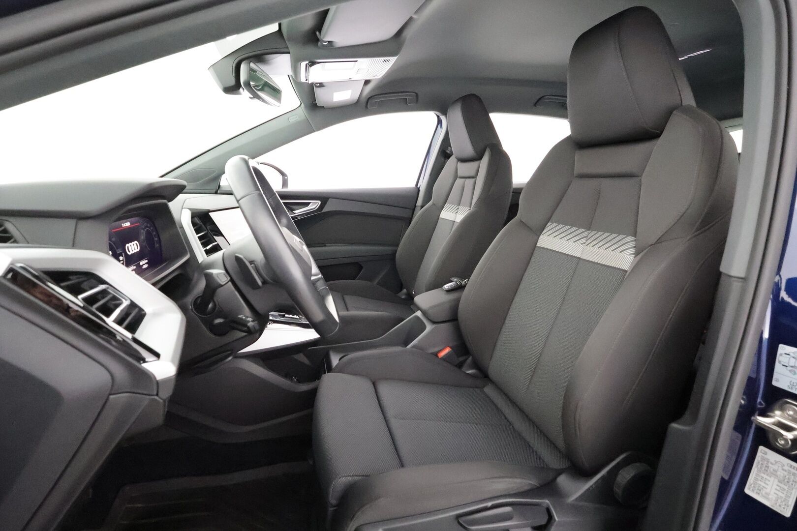 Audi Q4 e-tron 2023 35 e-tron - 1.Om Suomi-auto | Kahdet OEM vanteet  | Seuraava katsastus 04/2028 | ACC | ILP | Kamera | Sporttipenkit | LED | Apple&Android | 3-Alueinen ilmastointi
