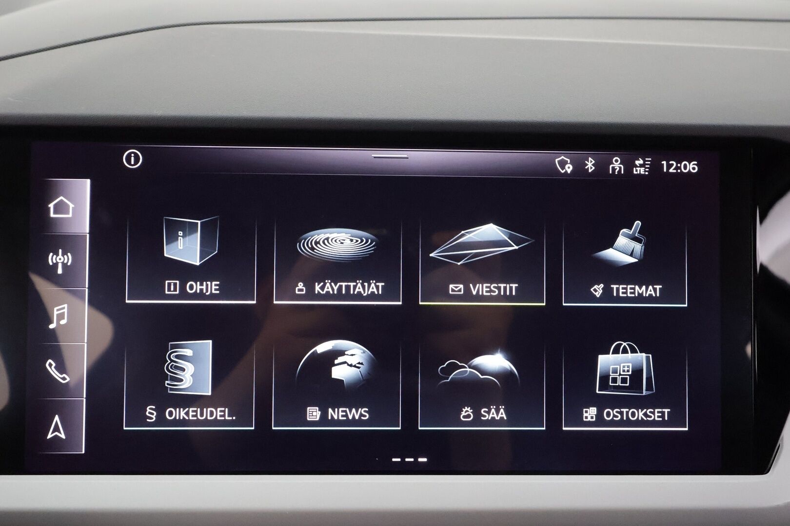 Audi Q4 e-tron 2023 35 e-tron - 1.Om Suomi-auto | Kahdet OEM vanteet  | Seuraava katsastus 04/2028 | ACC | ILP | Kamera | Sporttipenkit | LED | Apple&Android | 3-Alueinen ilmastointi