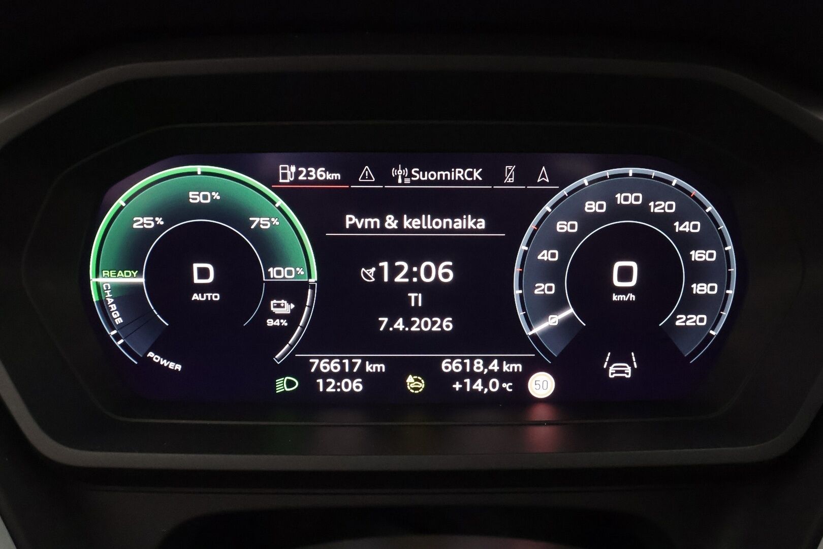 Audi Q4 e-tron 2023 35 e-tron - 1.Om Suomi-auto | Kahdet OEM vanteet  | Seuraava katsastus 04/2028 | ACC | ILP | Kamera | Sporttipenkit | LED | Apple&Android | 3-Alueinen ilmastointi