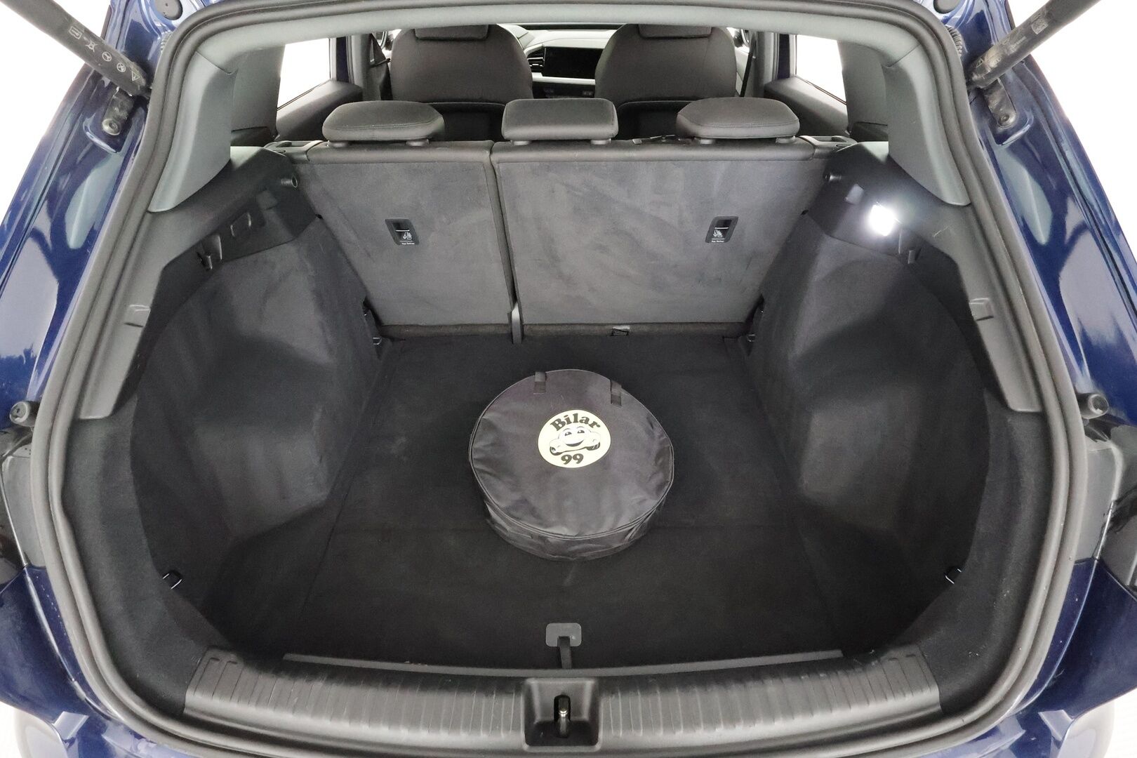 Audi Q4 e-tron 2023 35 e-tron - 1.Om Suomi-auto | Kahdet OEM vanteet  | Seuraava katsastus 04/2028 | ACC | ILP | Kamera | Sporttipenkit | LED | Apple&Android | 3-Alueinen ilmastointi