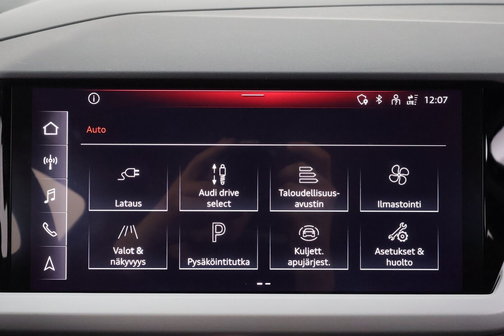 Audi Q4 e-tron 2023 35 e-tron - 1.Om Suomi-auto | Kahdet OEM vanteet  | Seuraava katsastus 04/2028 | ACC | ILP | Kamera | Sporttipenkit | LED | Apple&Android | 3-Alueinen ilmastointi