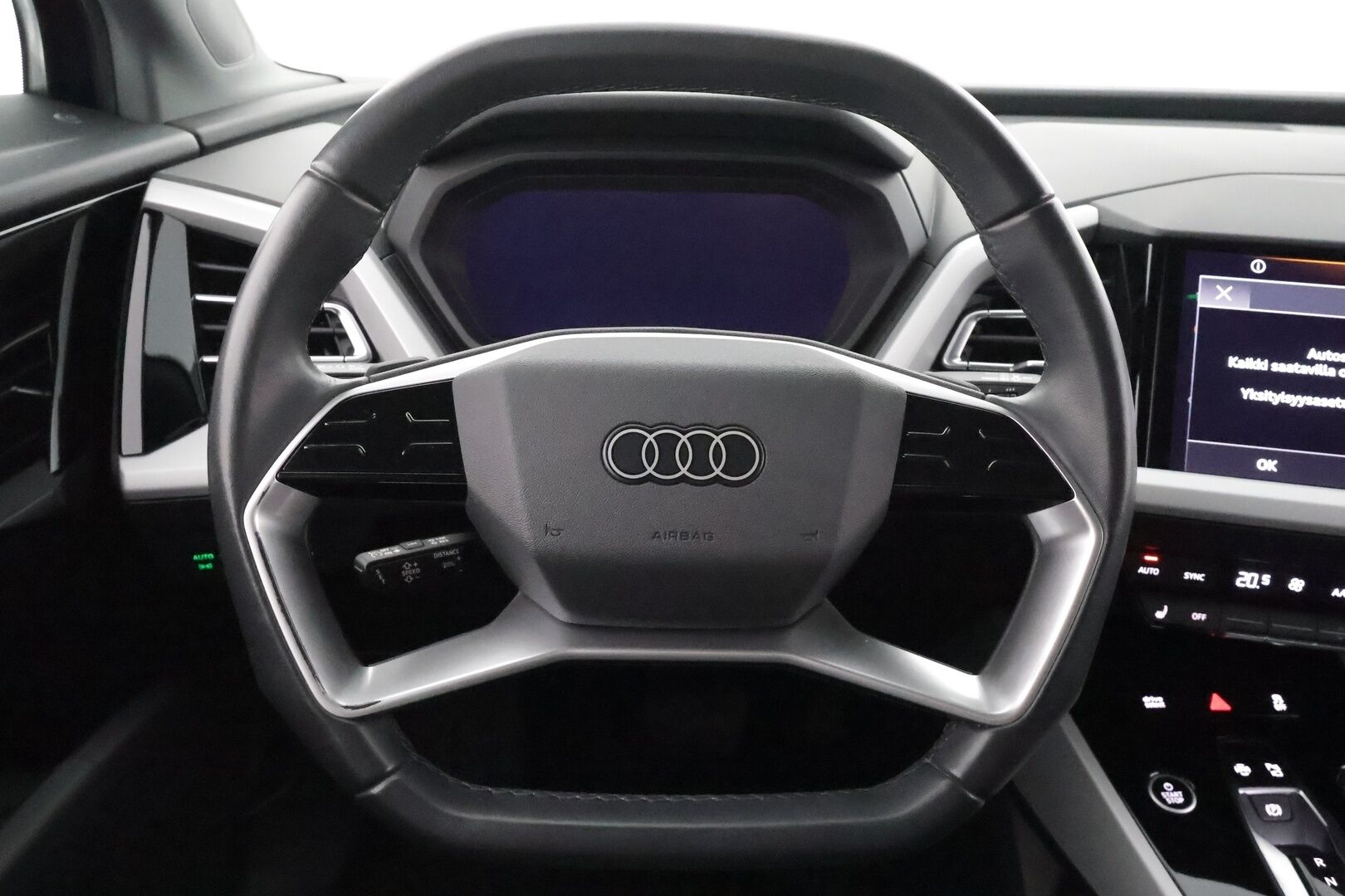 Audi Q4 e-tron 2023 35 e-tron - 1.Om Suomi-auto | Kahdet OEM vanteet  | Seuraava katsastus 04/2028 | ACC | ILP | Kamera | Sporttipenkit | LED | Apple&Android | 3-Alueinen ilmastointi