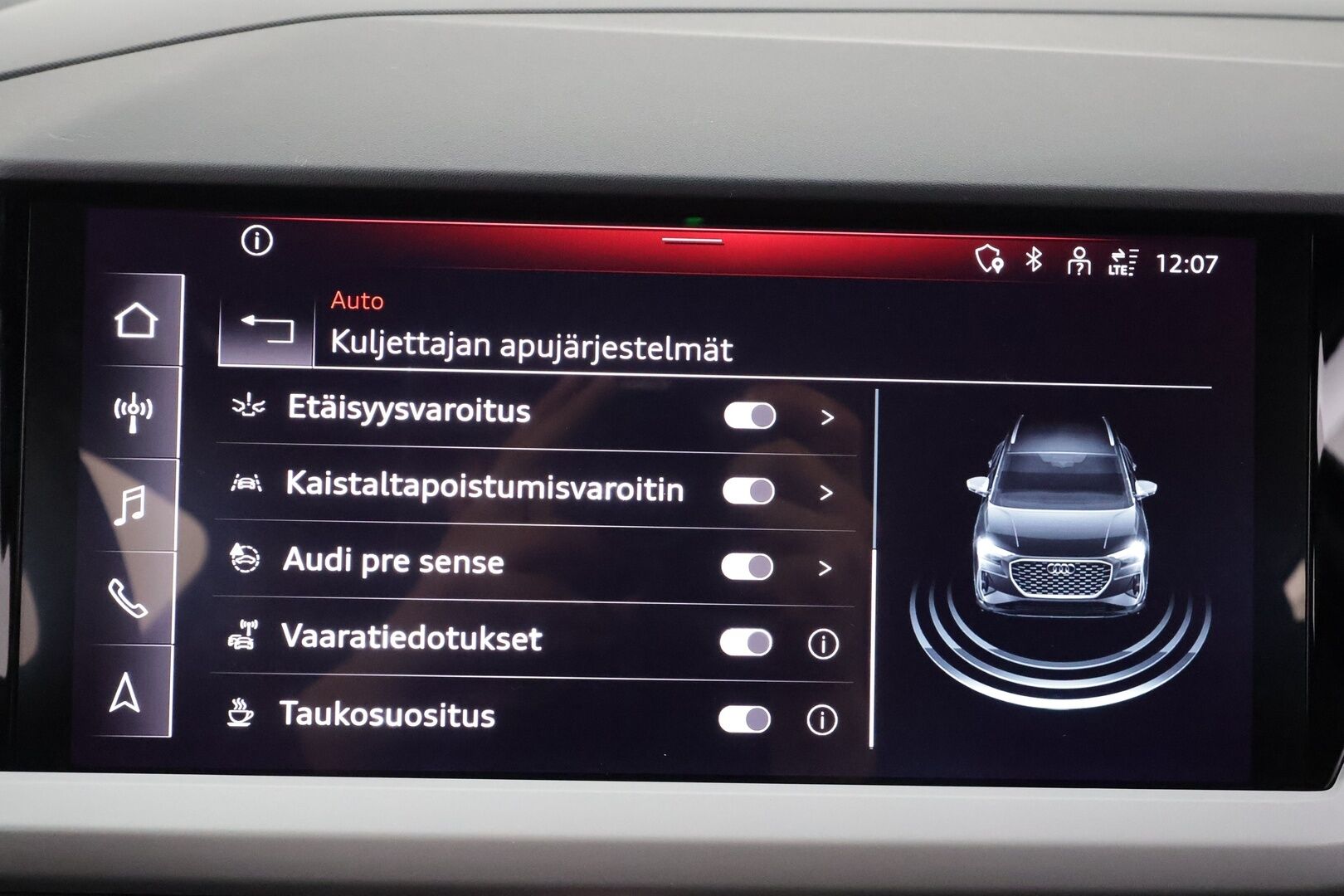 Audi Q4 e-tron 2023 35 e-tron - 1.Om Suomi-auto | Kahdet OEM vanteet  | Seuraava katsastus 04/2028 | ACC | ILP | Kamera | Sporttipenkit | LED | Apple&Android | 3-Alueinen ilmastointi