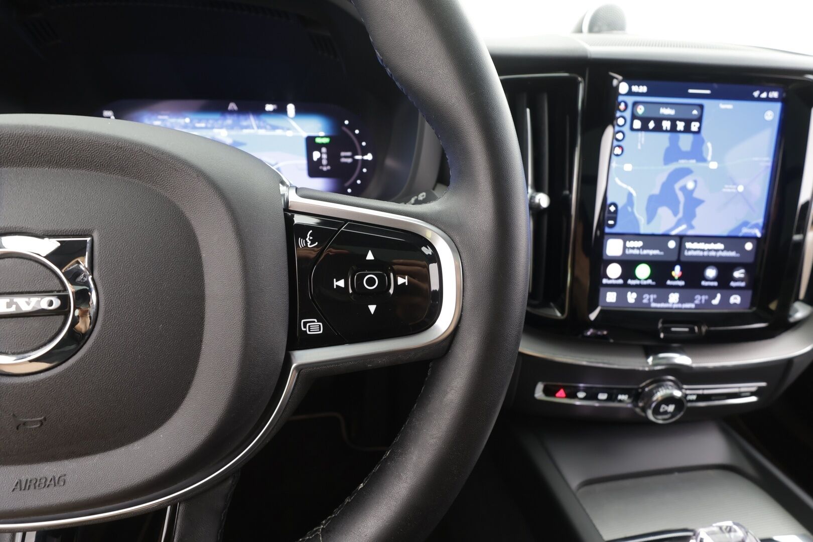 Volvo XC60 2023 T8 AWD Long Range High Performance Plus Dark aut - B&W | 360° | Koukku | Panorama | Webasto | BLIS | Pilot Assist | Sporttipenkit muistilla | ACC | Merkkihuollot | 