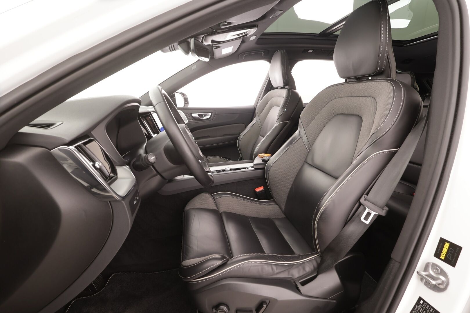 Volvo XC60 2023 T8 AWD Long Range High Performance Plus Dark aut - B&W | 360° | Koukku | Panorama | Webasto | BLIS | Pilot Assist | Sporttipenkit muistilla | ACC | Merkkihuollot | 