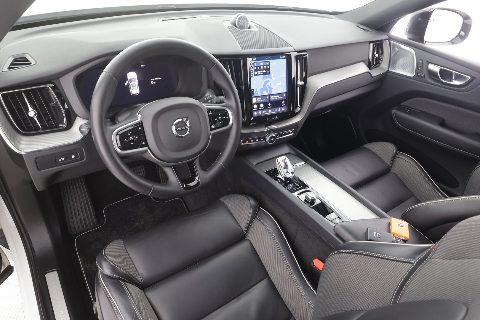 Volvo XC60 2023 T8 AWD Long Range High Performance Plus Dark aut - B&W | 360° | Koukku | Panorama | Webasto | BLIS | Pilot Assist | Sporttipenkit muistilla | ACC | Merkkihuollot | 