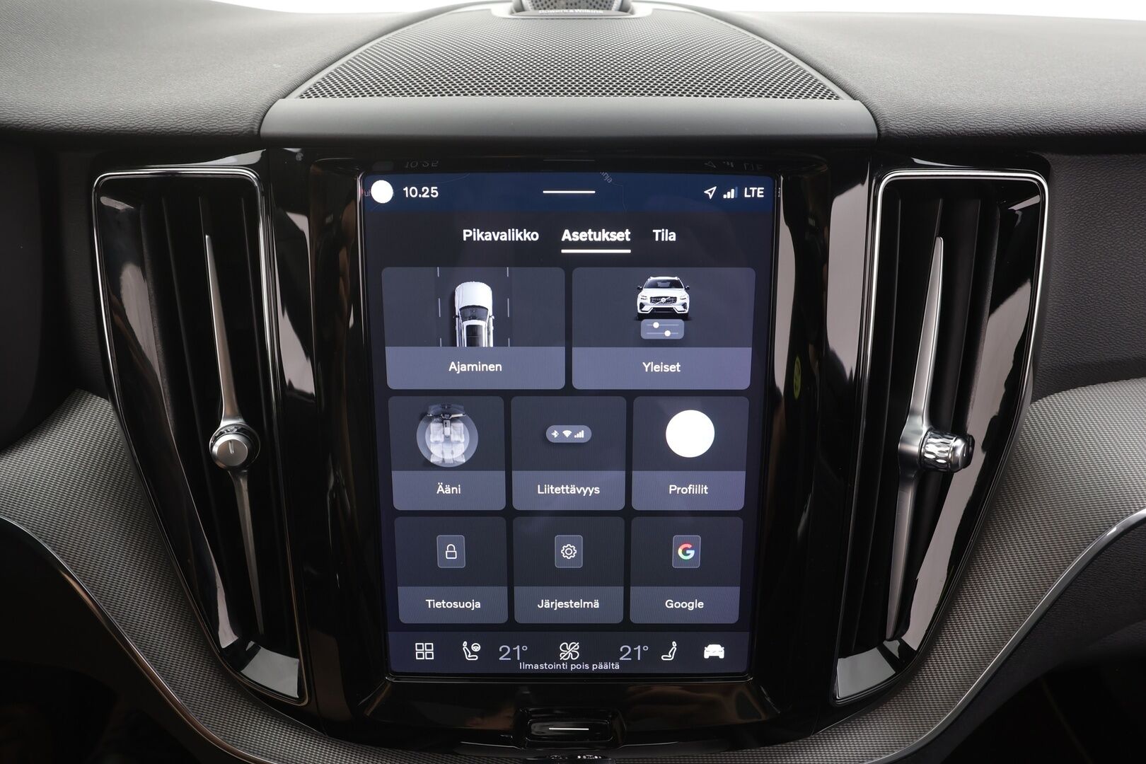 Volvo XC60 2023 T8 AWD Long Range High Performance Plus Dark aut - B&W | 360° | Koukku | Panorama | Webasto | BLIS | Pilot Assist | Sporttipenkit muistilla | ACC | Merkkihuollot | 