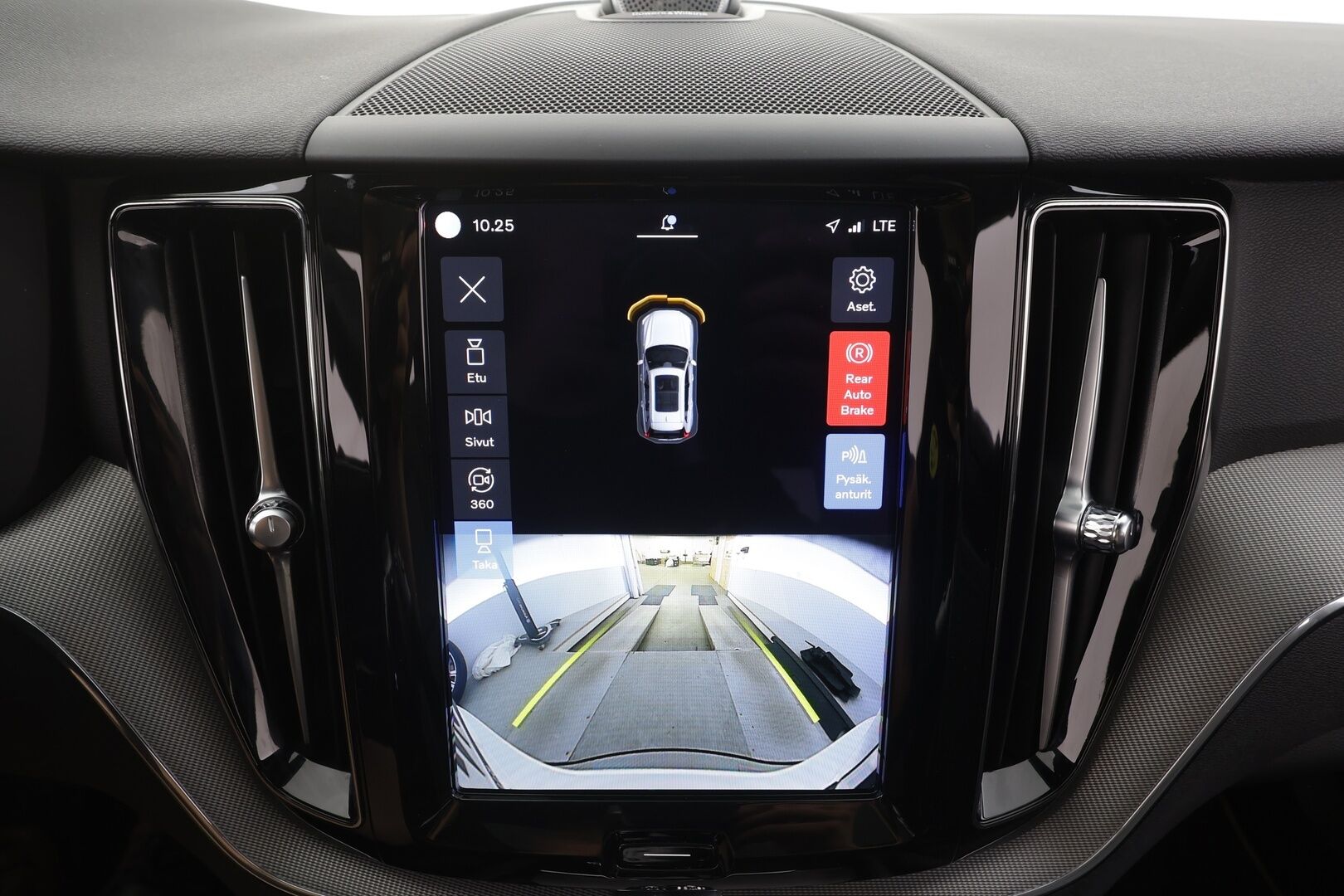 Volvo XC60 2023 T8 AWD Long Range High Performance Plus Dark aut - B&W | 360° | Koukku | Panorama | Webasto | BLIS | Pilot Assist | Sporttipenkit muistilla | ACC | Merkkihuollot | 