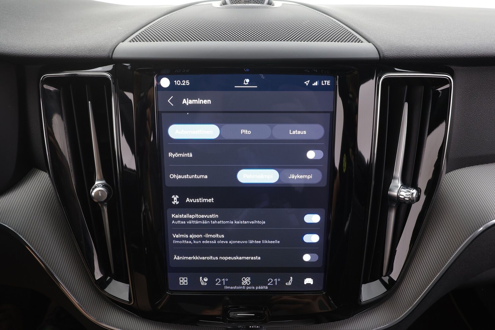 Volvo XC60 2023 T8 AWD Long Range High Performance Plus Dark aut - B&W | 360° | Koukku | Panorama | Webasto | BLIS | Pilot Assist | Sporttipenkit muistilla | ACC | Merkkihuollot | 