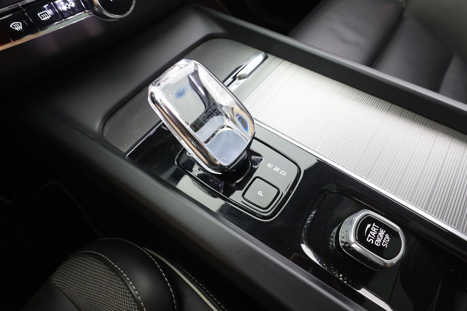 Volvo XC60 2023 T8 AWD Long Range High Performance Plus Dark aut - B&W | 360° | Koukku | Panorama | Webasto | BLIS | Pilot Assist | Sporttipenkit muistilla | ACC | Merkkihuollot | 