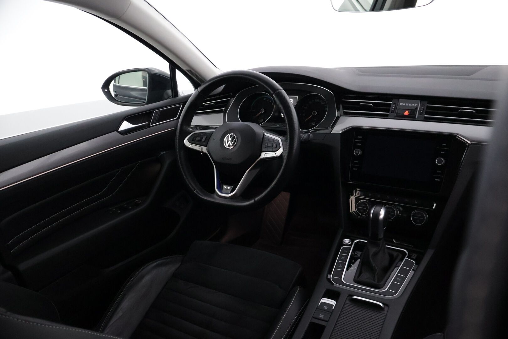 Volkswagen Passat 2020 13 kWh Variant GTE Plug-In Hybrid 160 kW DSG *Webasto / Adapt. vakkari / Koukku / Navi / Peruutuskamera / LED* - Koukullinen perhefarkku / 2x Laturit