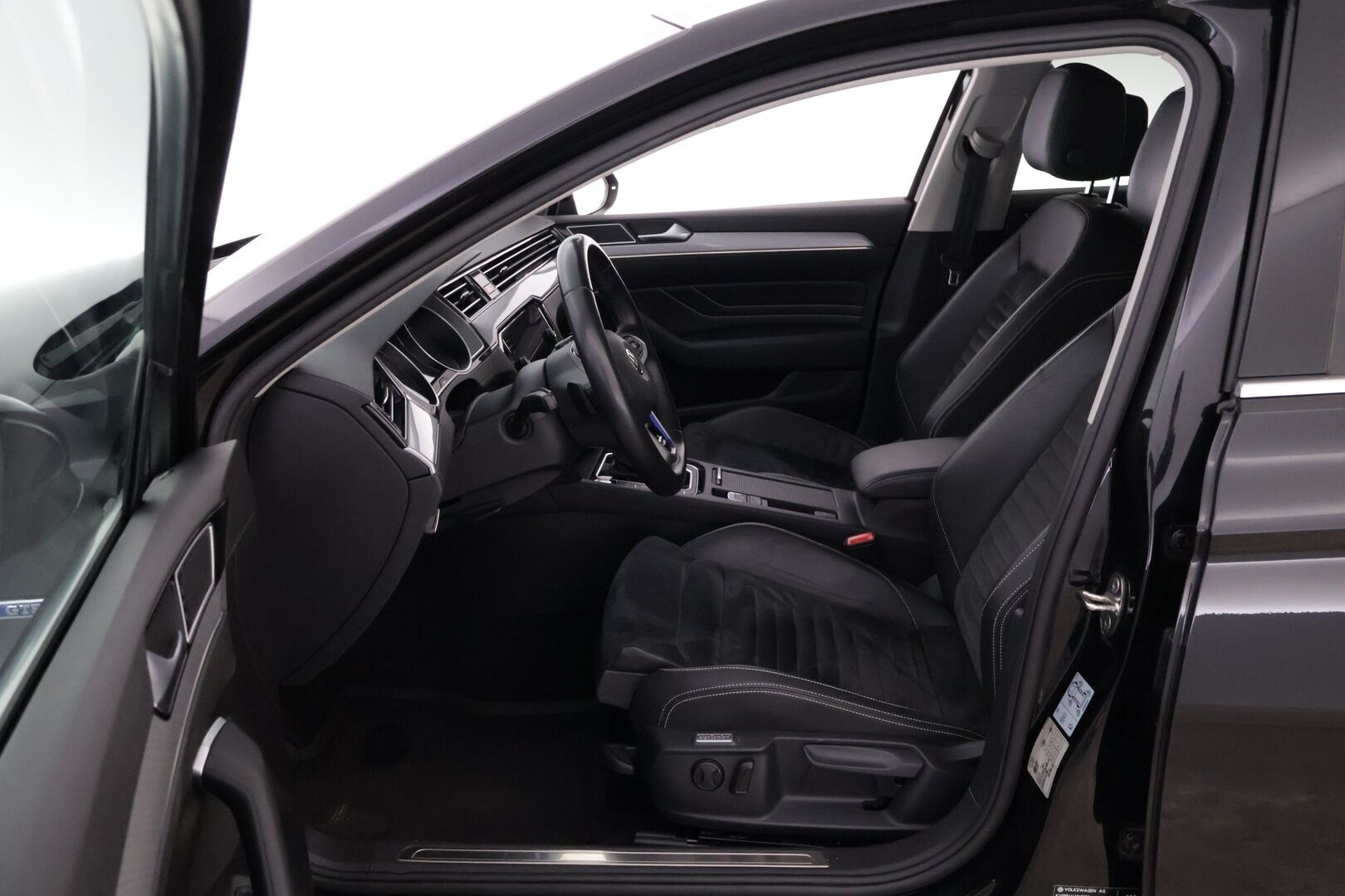 Volkswagen Passat 2020 13 kWh Variant GTE Plug-In Hybrid 160 kW DSG *Webasto / Adapt. vakkari / Koukku / Navi / Peruutuskamera / LED* - Koukullinen perhefarkku / 2x Laturit