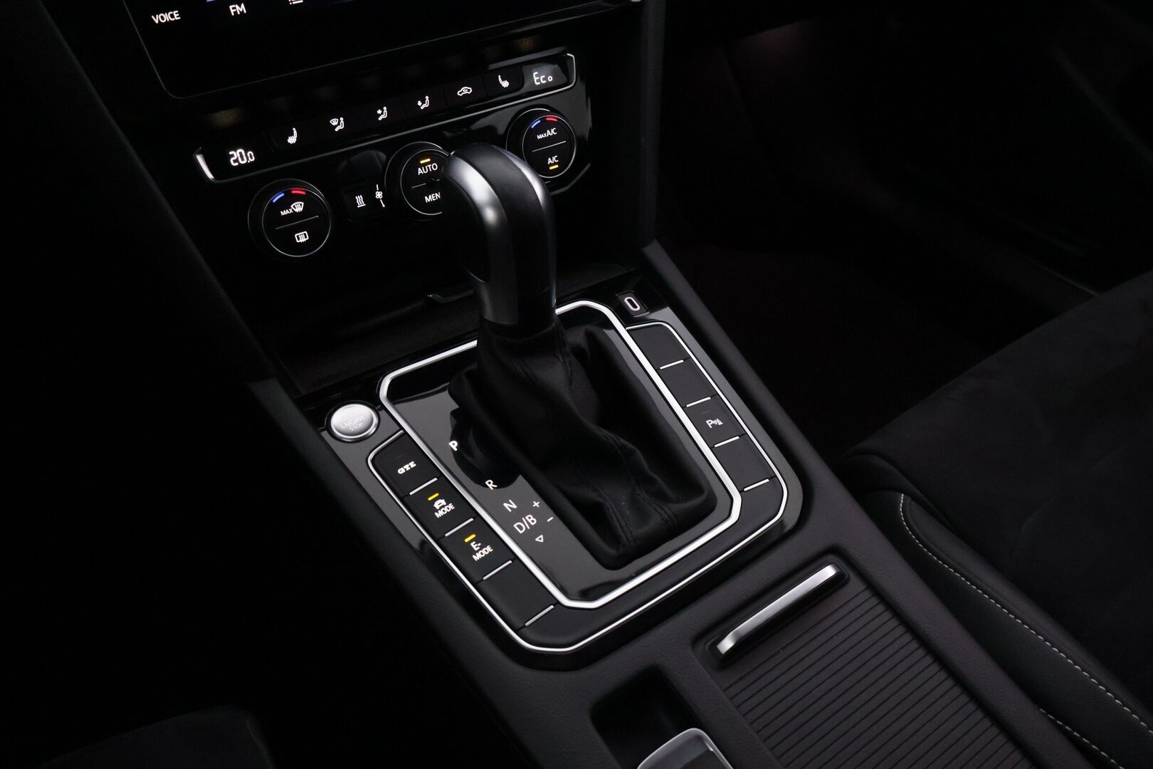 Volkswagen Passat 2020 13 kWh Variant GTE Plug-In Hybrid 160 kW DSG *Webasto / Adapt. vakkari / Koukku / Navi / Peruutuskamera / LED* - Koukullinen perhefarkku / 2x Laturit