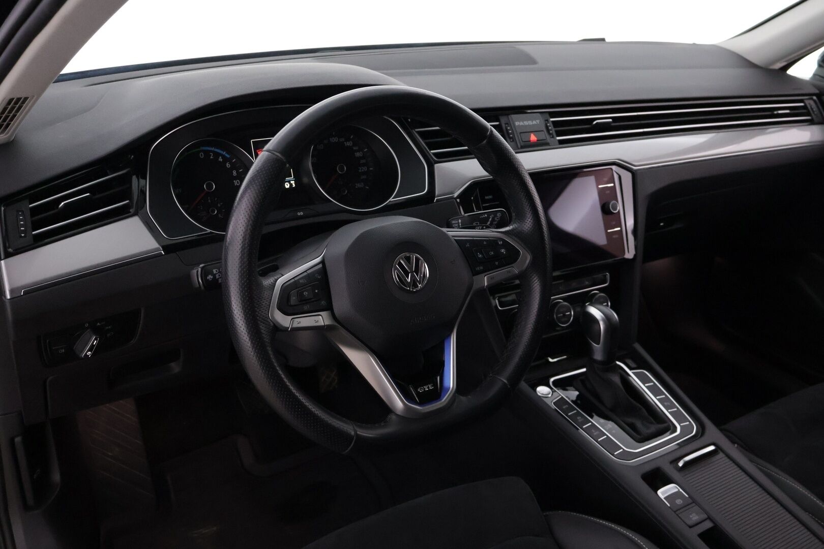 Volkswagen Passat 2020 13 kWh Variant GTE Plug-In Hybrid 160 kW DSG *Webasto / Adapt. vakkari / Koukku / Navi / Peruutuskamera / LED* - Koukullinen perhefarkku / 2x Laturit