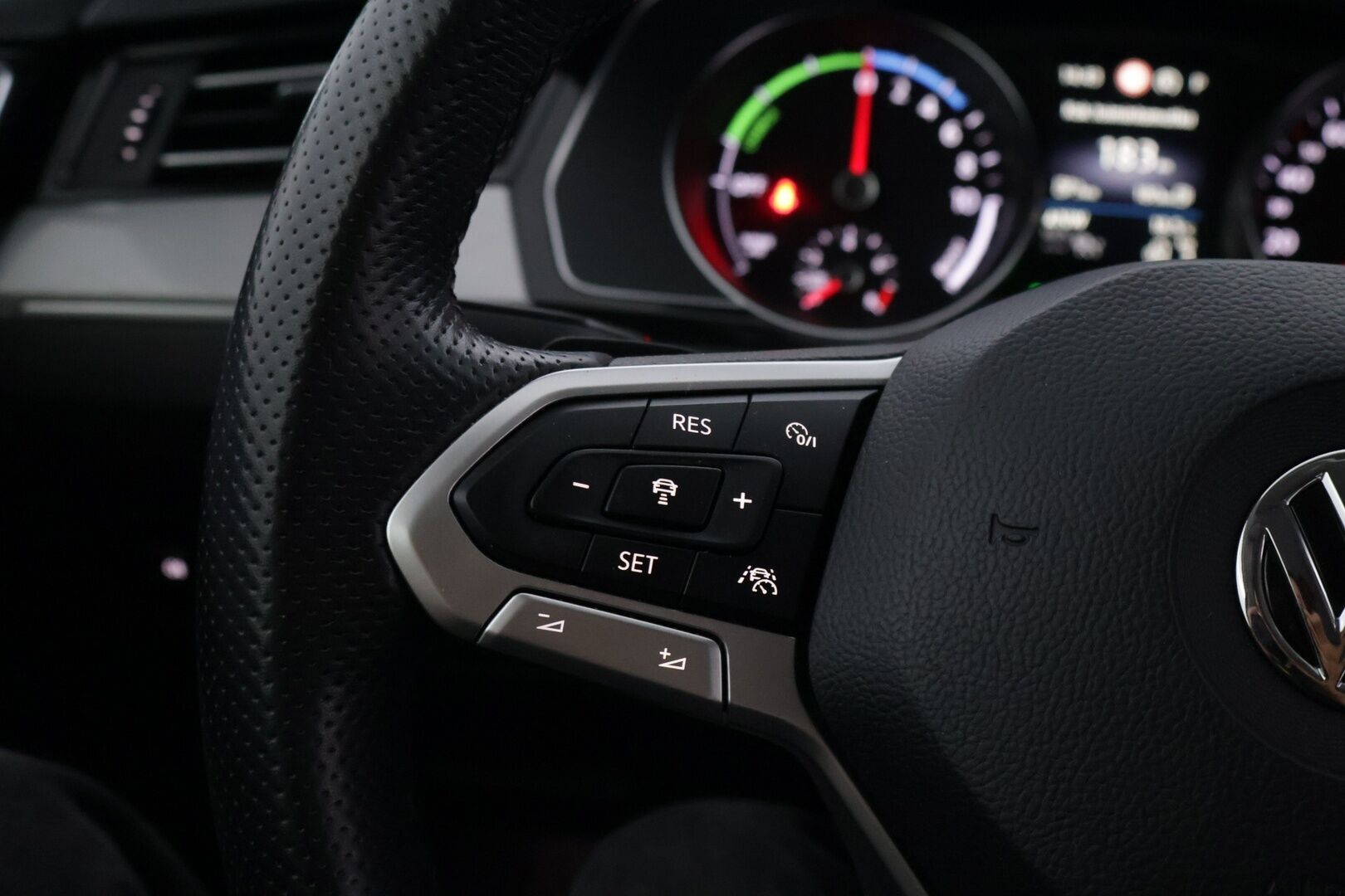 Volkswagen Passat 2020 13 kWh Variant GTE Plug-In Hybrid 160 kW DSG *Webasto / Adapt. vakkari / Koukku / Navi / Peruutuskamera / LED* - Koukullinen perhefarkku / 2x Laturit