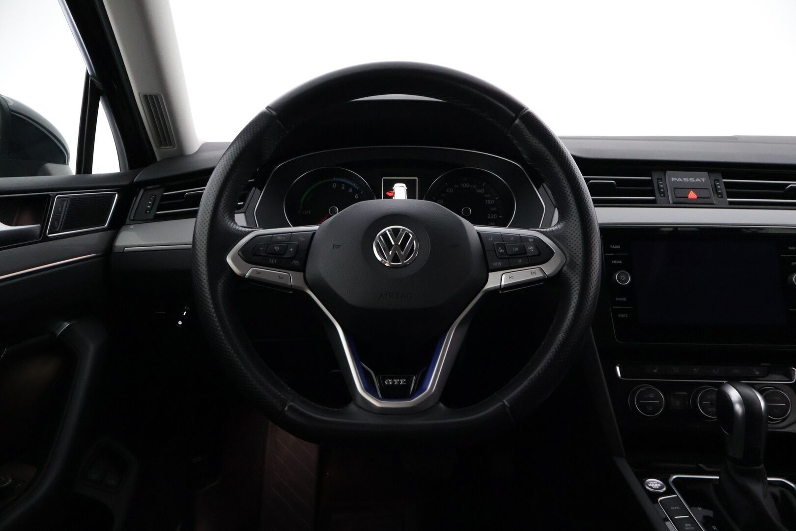 Volkswagen Passat 2020 13 kWh Variant GTE Plug-In Hybrid 160 kW DSG *Webasto / Adapt. vakkari / Koukku / Navi / Peruutuskamera / LED* - Koukullinen perhefarkku / 2x Laturit