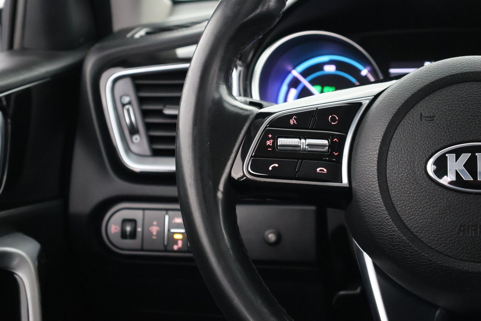 Kia Ceed 2020 1,6 GDI Plug-In Hybrid Business Premium SW DCT - - YritysOutlet - Myydään vain yrityksille - - YritysOutlet - Myydään vain yrityksille