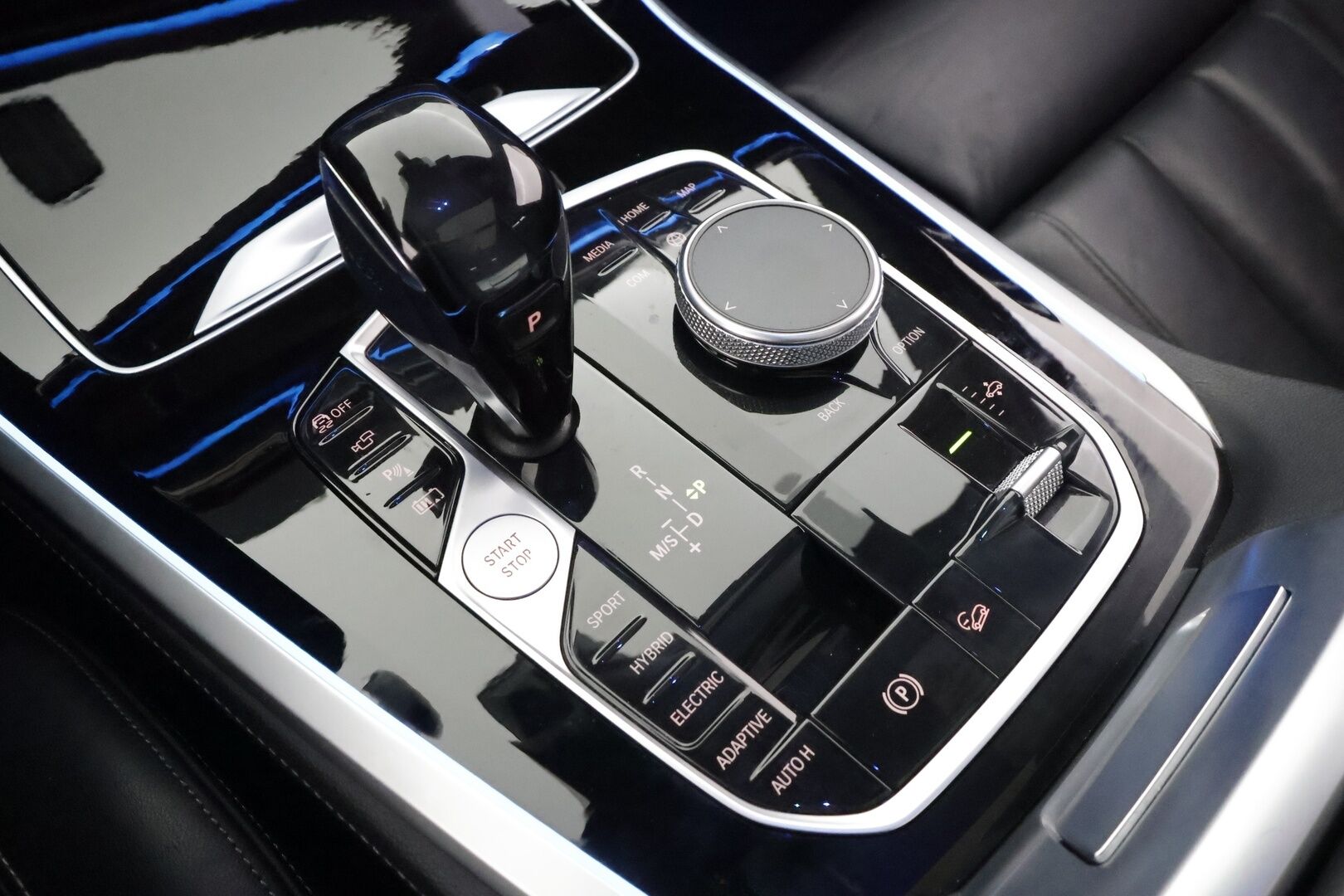 BMW X5 2020 G05 xDrive45e A Charged Edition - | Koukku | ACC | Panorama | H&K | HUD | SportComfort-penkit Muistilla | Soft Close | 360 | Laser-LED | Ilma-alusta | Navi | Katveavustin | Kaistavahti | 2x Latauskaapelit |  