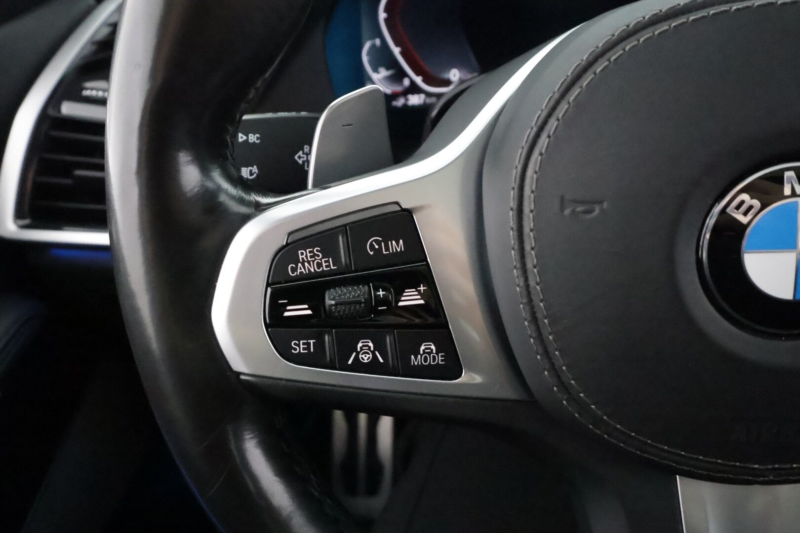 BMW X5 2020 G05 xDrive45e A Charged Edition - | Koukku | ACC | Panorama | H&K | HUD | SportComfort-penkit Muistilla | Soft Close | 360 | Laser-LED | Ilma-alusta | Navi | Katveavustin | Kaistavahti | 2x Latauskaapelit |  
