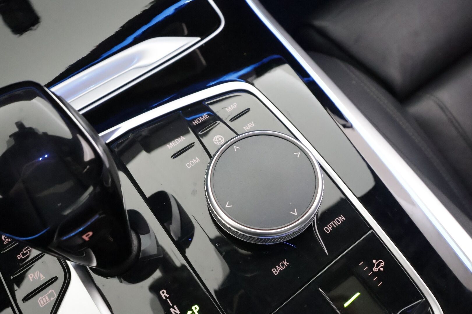 BMW X5 2020 G05 xDrive45e A Charged Edition - | Koukku | ACC | Panorama | H&K | HUD | SportComfort-penkit Muistilla | Soft Close | 360 | Laser-LED | Ilma-alusta | Navi | Katveavustin | Kaistavahti | 2x Latauskaapelit |  