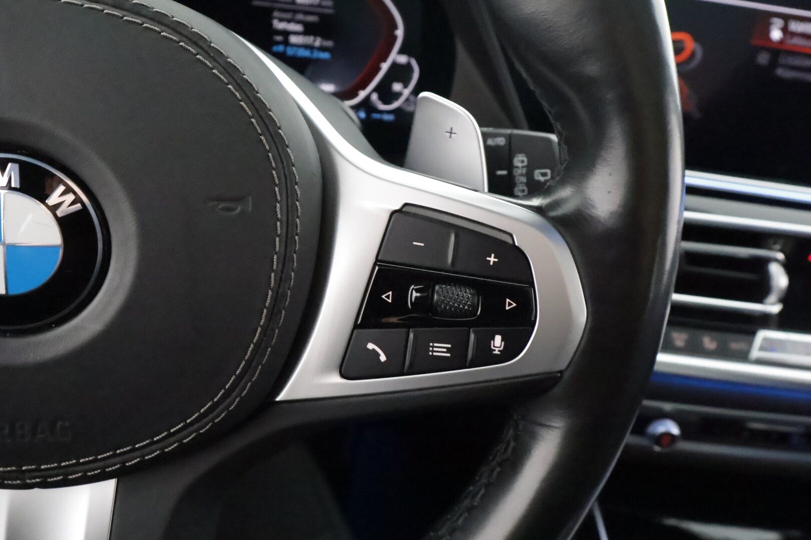 BMW X5 2020 G05 xDrive45e A Charged Edition - | Koukku | ACC | Panorama | H&K | HUD | SportComfort-penkit Muistilla | Soft Close | 360 | Laser-LED | Ilma-alusta | Navi | Katveavustin | Kaistavahti | 2x Latauskaapelit |  