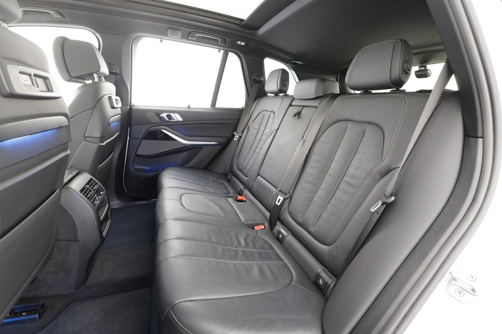 BMW X5 2020 G05 xDrive45e A Charged Edition - | Koukku | ACC | Panorama | H&K | HUD | SportComfort-penkit Muistilla | Soft Close | 360 | Laser-LED | Ilma-alusta | Navi | Katveavustin | Kaistavahti | 2x Latauskaapelit |  