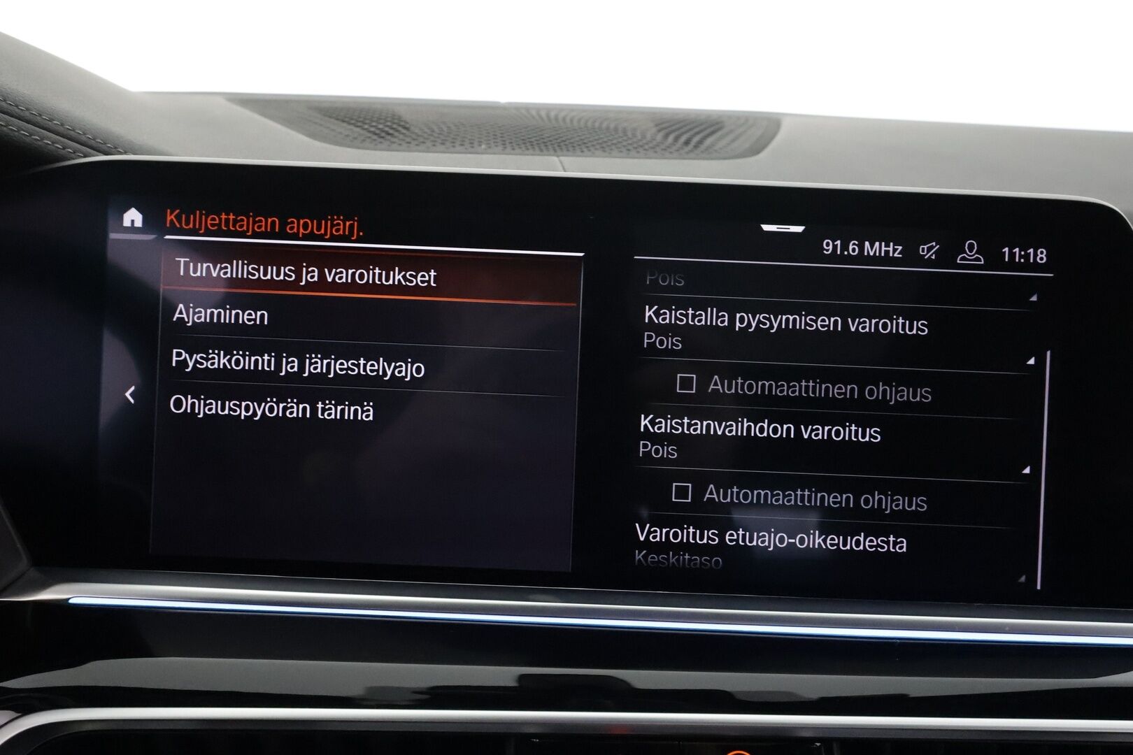 BMW X5 2020 G05 xDrive45e A Charged Edition - | Koukku | ACC | Panorama | H&K | HUD | SportComfort-penkit Muistilla | Soft Close | 360 | Laser-LED | Ilma-alusta | Navi | Katveavustin | Kaistavahti | 2x Latauskaapelit |  