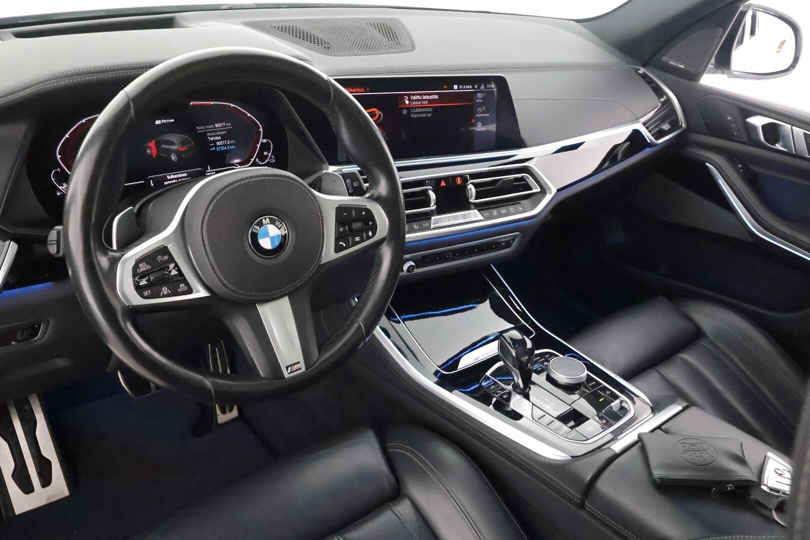 BMW X5 2020 G05 xDrive45e A Charged Edition - | Koukku | ACC | Panorama | H&K | HUD | SportComfort-penkit Muistilla | Soft Close | 360 | Laser-LED | Ilma-alusta | Navi | Katveavustin | Kaistavahti | 2x Latauskaapelit |  