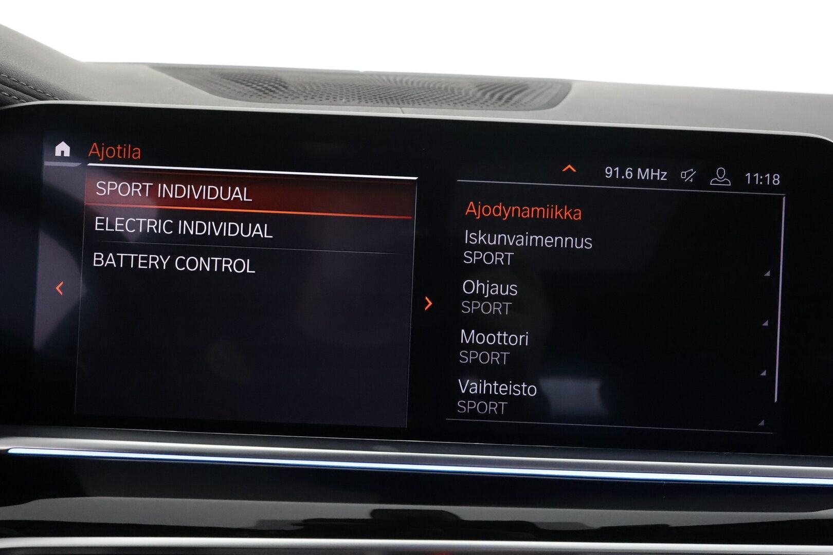 BMW X5 2020 G05 xDrive45e A Charged Edition - | Koukku | ACC | Panorama | H&K | HUD | SportComfort-penkit Muistilla | Soft Close | 360 | Laser-LED | Ilma-alusta | Navi | Katveavustin | Kaistavahti | 2x Latauskaapelit |  