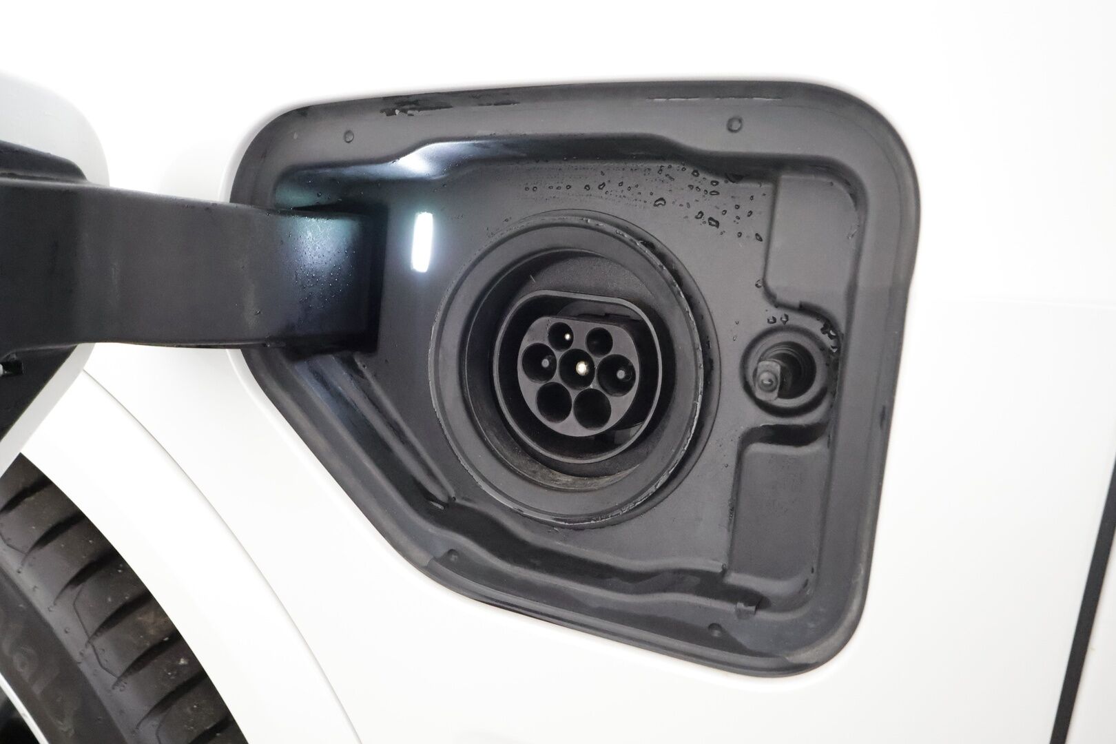 BMW X5 2020 G05 xDrive45e A Charged Edition - | Koukku | ACC | Panorama | H&K | HUD | SportComfort-penkit Muistilla | Soft Close | 360 | Laser-LED | Ilma-alusta | Navi | Katveavustin | Kaistavahti | 2x Latauskaapelit |  
