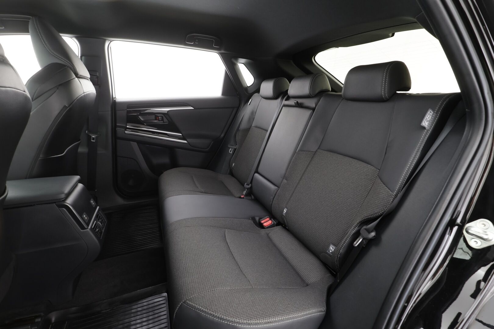 Toyota bZ4X 2022 Style AWD - Lämpöpumppu | JBL Audio | Adapt.Vakkari | Puolinahat Sähkösäädöin | LED | Navi | Keyless | Merkkihuollot | Huippuvarusteet!