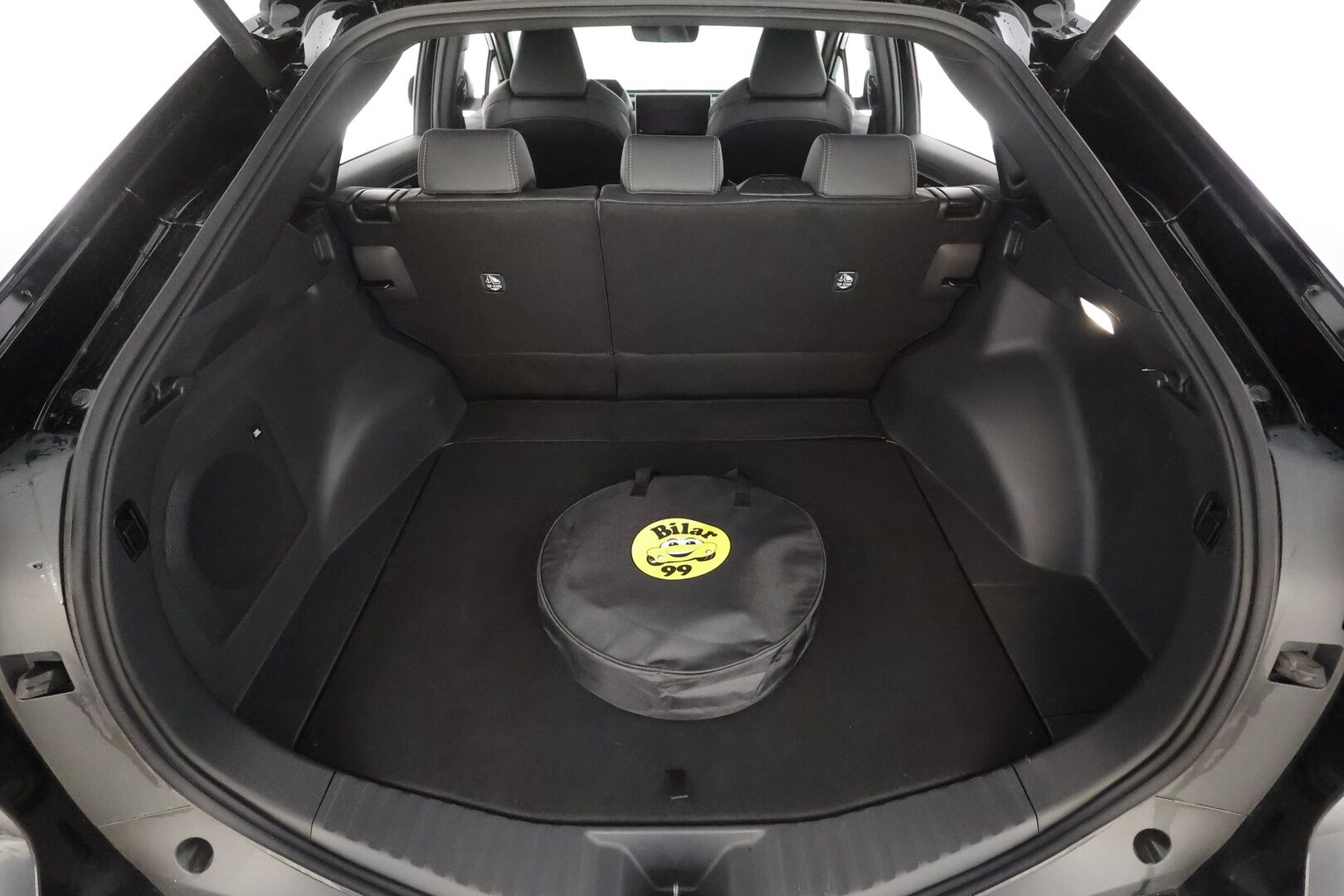 Toyota bZ4X 2022 Style AWD - Lämpöpumppu | JBL Audio | Adapt.Vakkari | Puolinahat Sähkösäädöin | LED | Navi | Keyless | Merkkihuollot | Huippuvarusteet!
