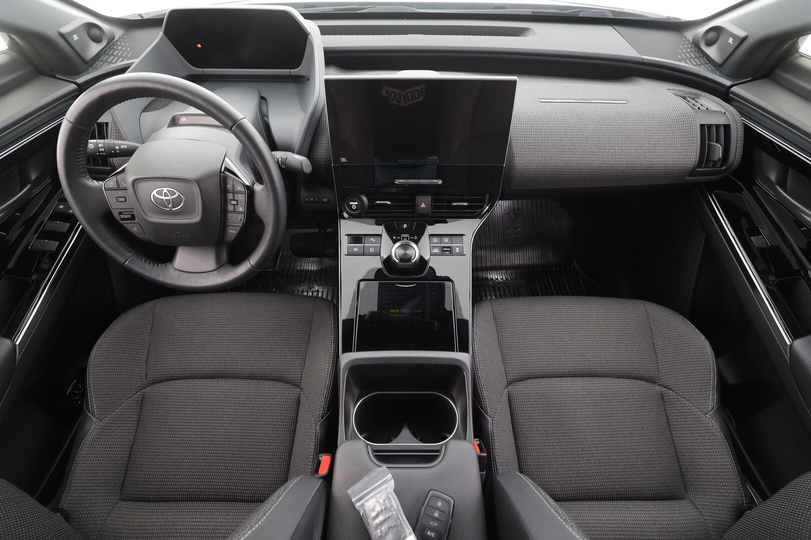 Toyota bZ4X 2022 Style AWD - Lämpöpumppu | JBL Audio | Adapt.Vakkari | Puolinahat Sähkösäädöin | LED | Navi | Keyless | Merkkihuollot | Huippuvarusteet!