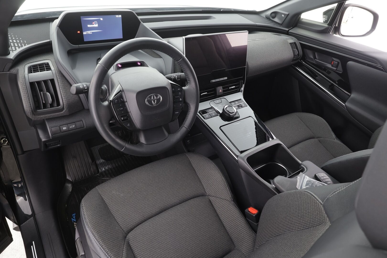 Toyota bZ4X 2022 Style AWD - Lämpöpumppu | JBL Audio | Adapt.Vakkari | Puolinahat Sähkösäädöin | LED | Navi | Keyless | Merkkihuollot | Huippuvarusteet!