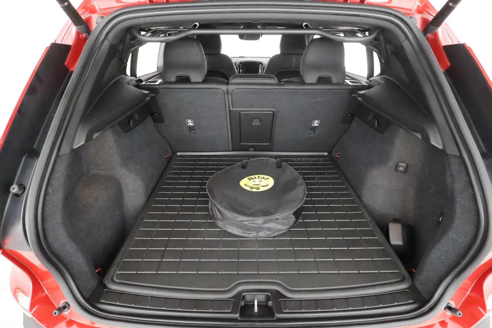 Volvo XC40 2023 T5 TwE Ultimate Dark aut * ACC / Panorama / H&K / 360° / LED / Navi / Koukku / Muistipenkki / BLIS / KeylessGo * - 1.Om Suomi-auto / Kahdet renkaat aluvanteilla / Merkkihuollettu