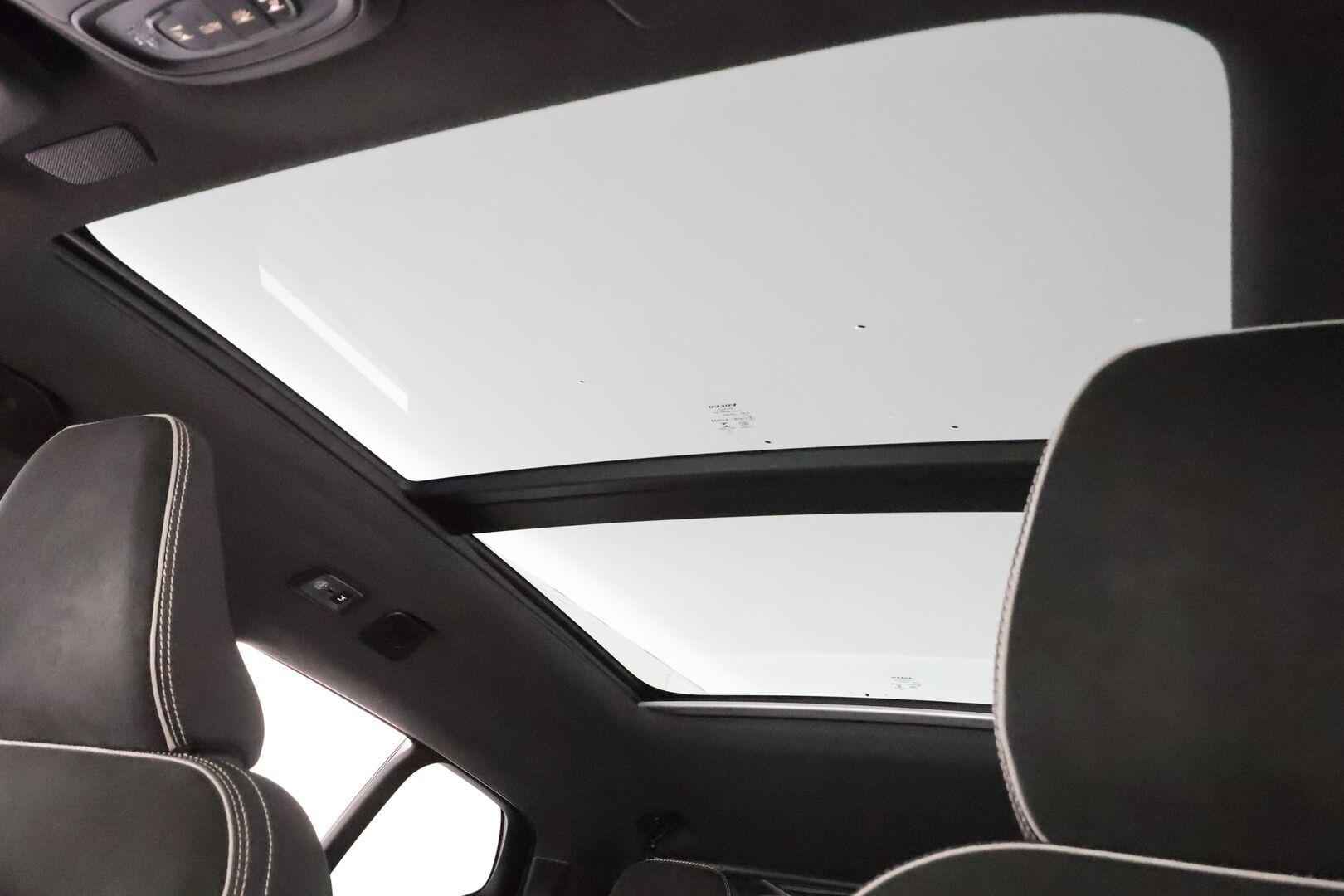 Volvo XC40 2023 T5 TwE Ultimate Dark aut * ACC / Panorama / H&K / 360° / LED / Navi / Koukku / Muistipenkki / BLIS / KeylessGo * - 1.Om Suomi-auto / Kahdet renkaat aluvanteilla / Merkkihuollettu