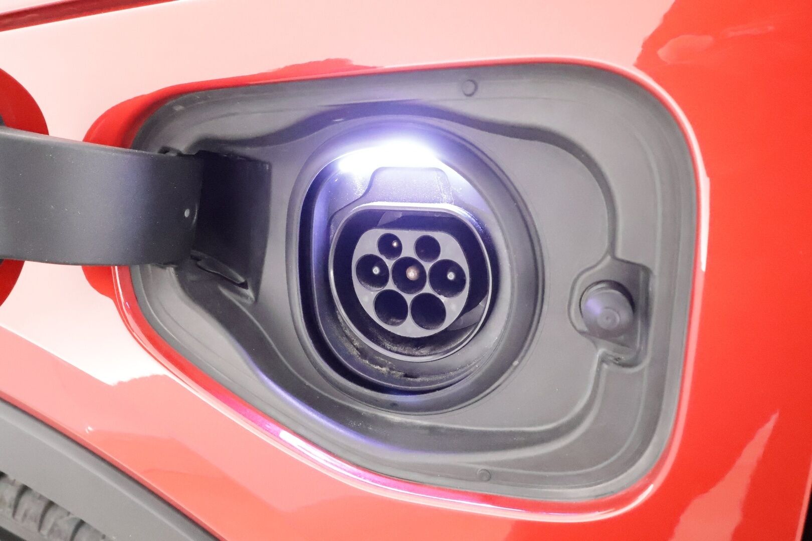 Volvo XC40 2023 T5 TwE Ultimate Dark aut * ACC / Panorama / H&K / 360° / LED / Navi / Koukku / Muistipenkki / BLIS / KeylessGo * - 1.Om Suomi-auto / Kahdet renkaat aluvanteilla / Merkkihuollettu