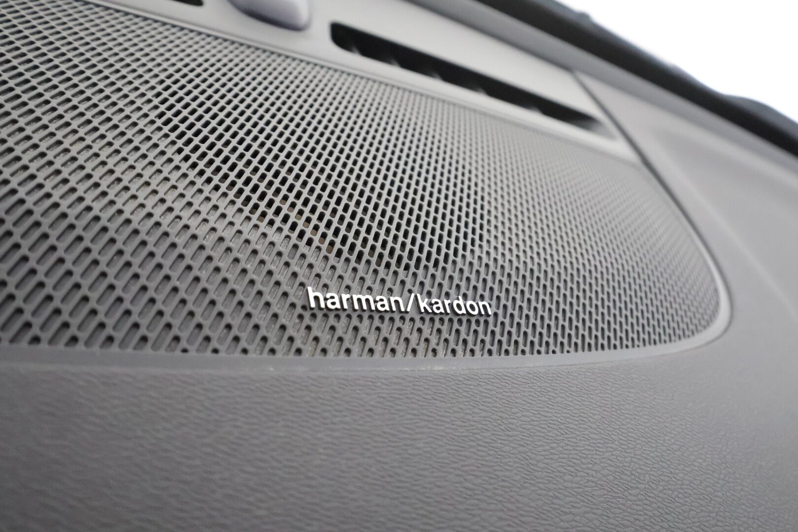 Volvo XC40 2023 T5 TwE Ultimate Dark aut * ACC / Panorama / H&K / 360° / LED / Navi / Koukku / Muistipenkki / BLIS / KeylessGo * - 1.Om Suomi-auto / Kahdet renkaat aluvanteilla / Merkkihuollettu