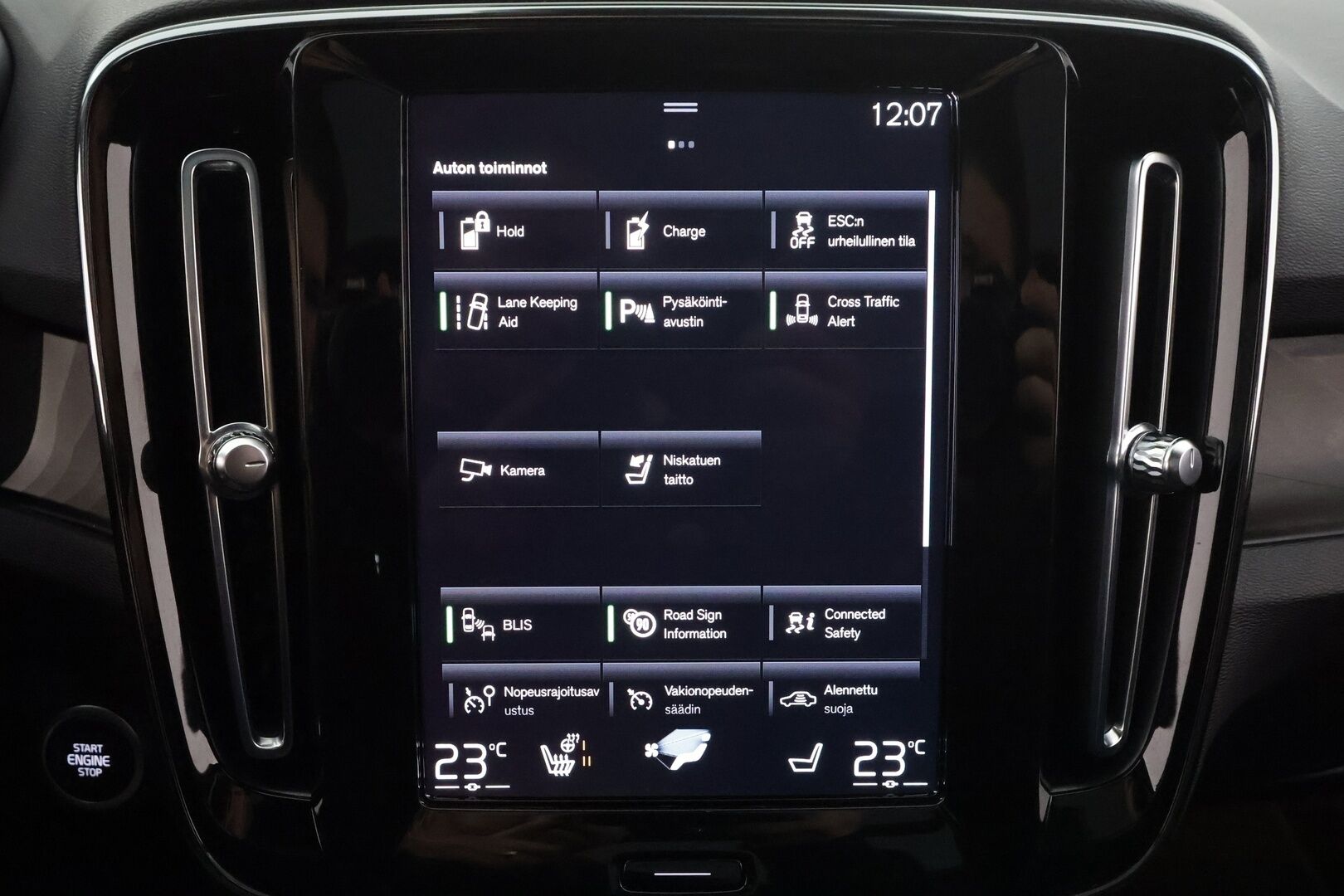 Volvo XC40 2023 T5 TwE Ultimate Dark aut * ACC / Panorama / H&K / 360° / LED / Navi / Koukku / Muistipenkki / BLIS / KeylessGo * - 1.Om Suomi-auto / Kahdet renkaat aluvanteilla / Merkkihuollettu