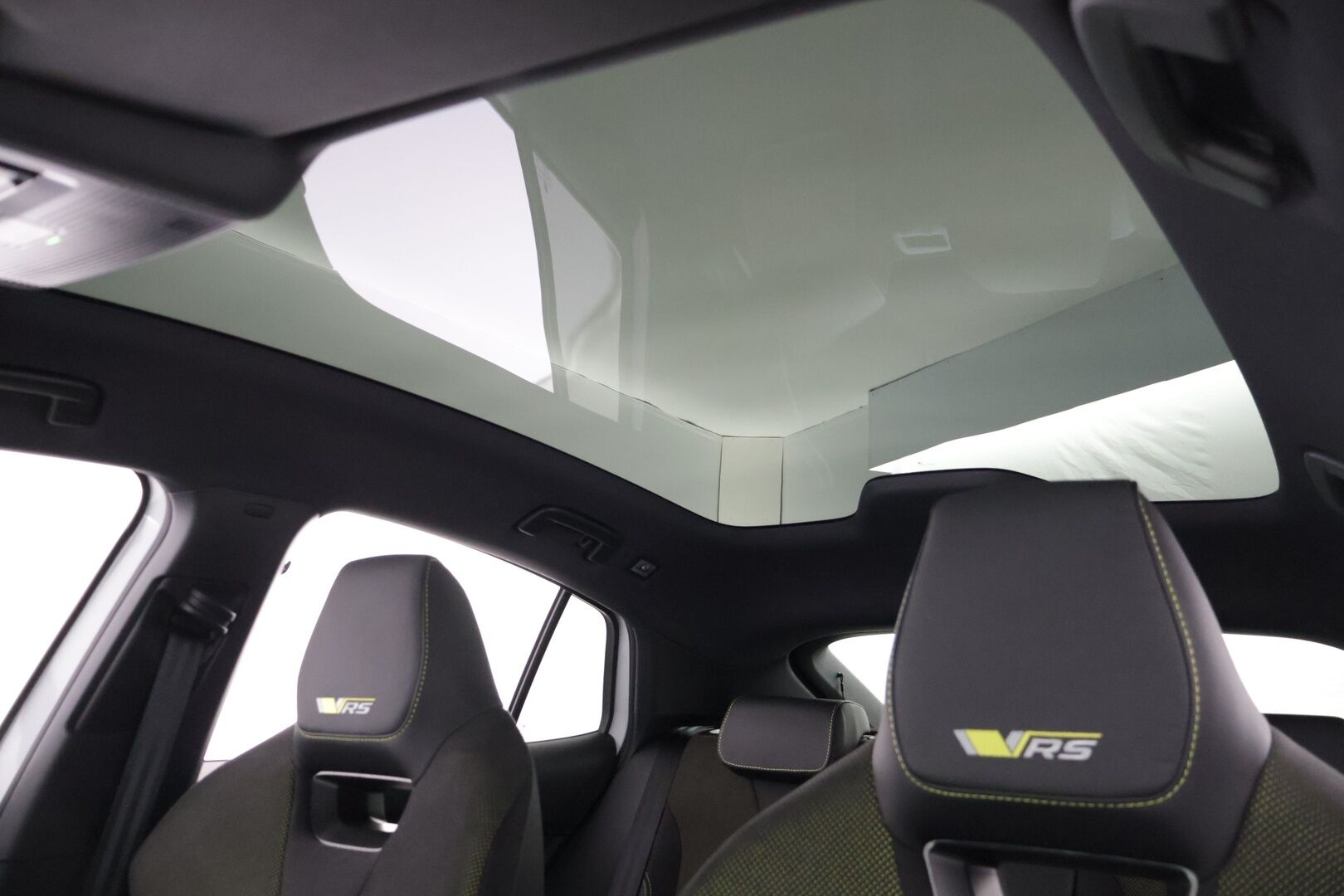 Skoda Enyaq 2023 Coupe 80x 4x4 RS iV - 3,99 % KORKOTARJOUS TÄHÄN AUTOON - * ACC / KeyLessGo / Blis / Crystal Lightning Matrix / P.Kamera / Muistipenkki